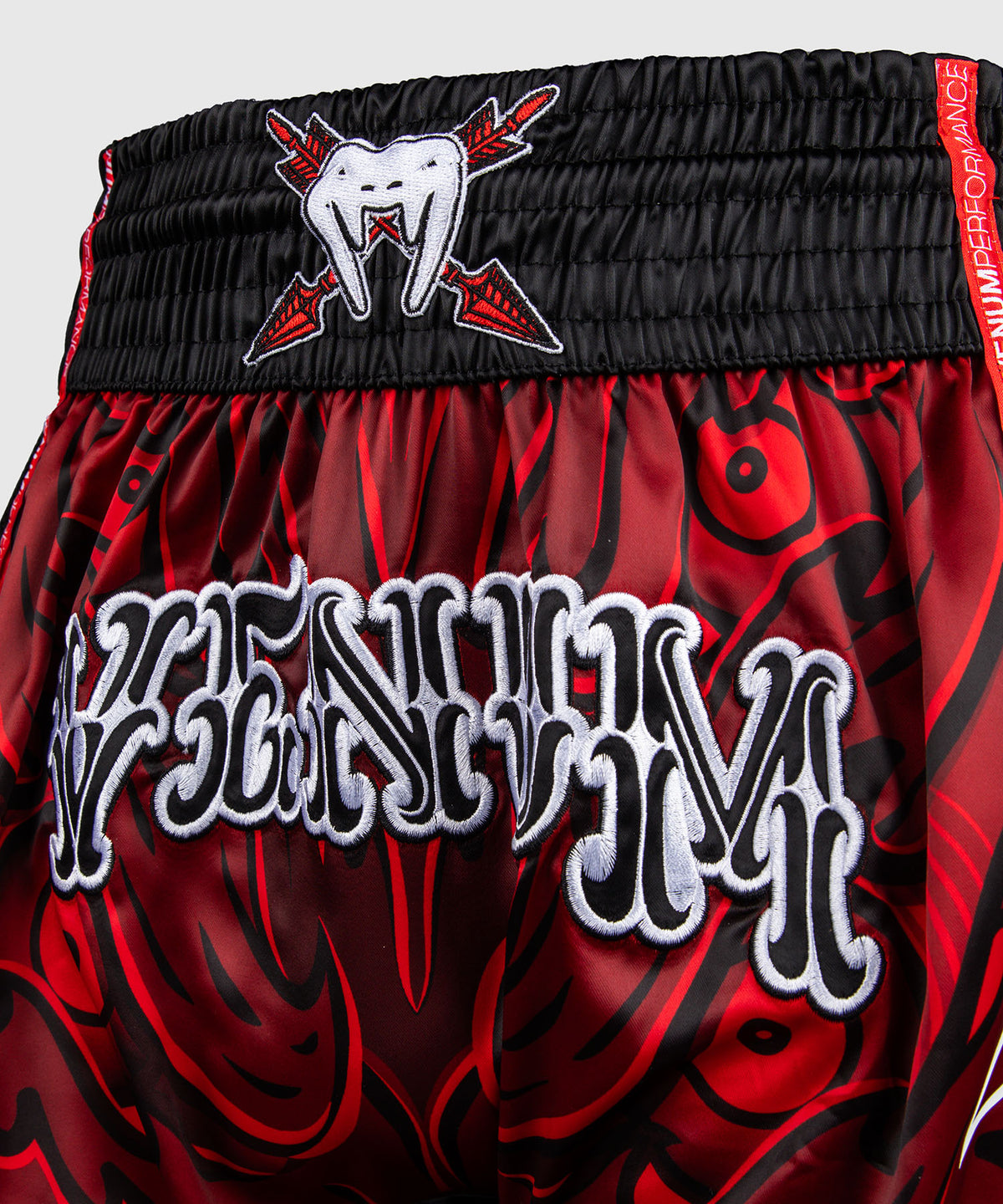 Short de Muay Thaï Venum Wolf Atak – Noir/Rouge