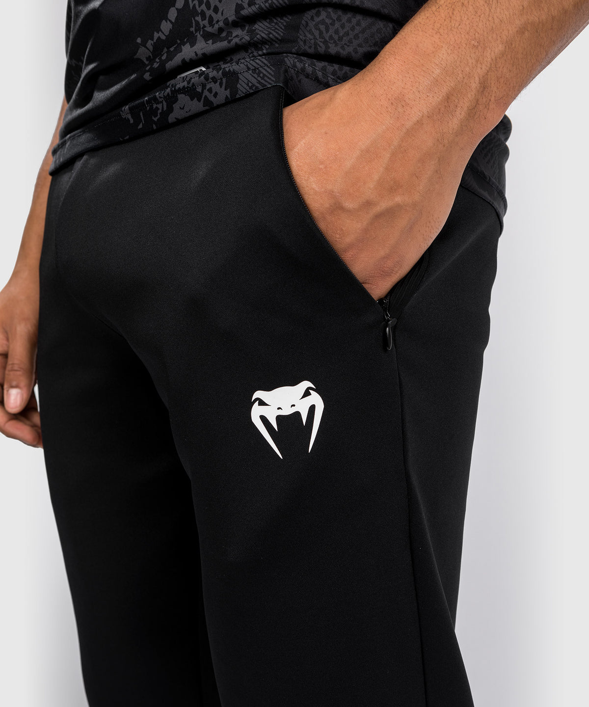 UFC Adrenaline by Venum Authentic Fight Night Herren Walkout Hose - Schwarz