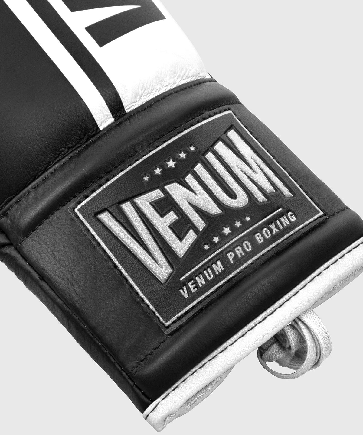 Gants de boxe Venum Shield Pro avec lacets - Noir/Blanc