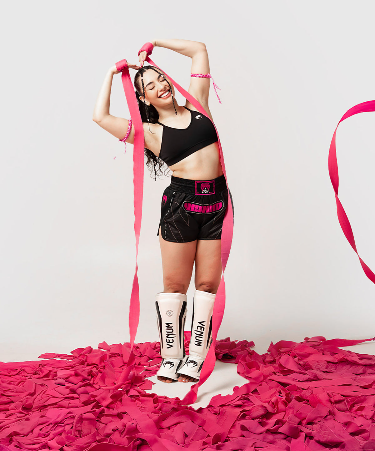 Venum x Dua Muay Thai Shorts - Schwarz/Fuchsia Rosa