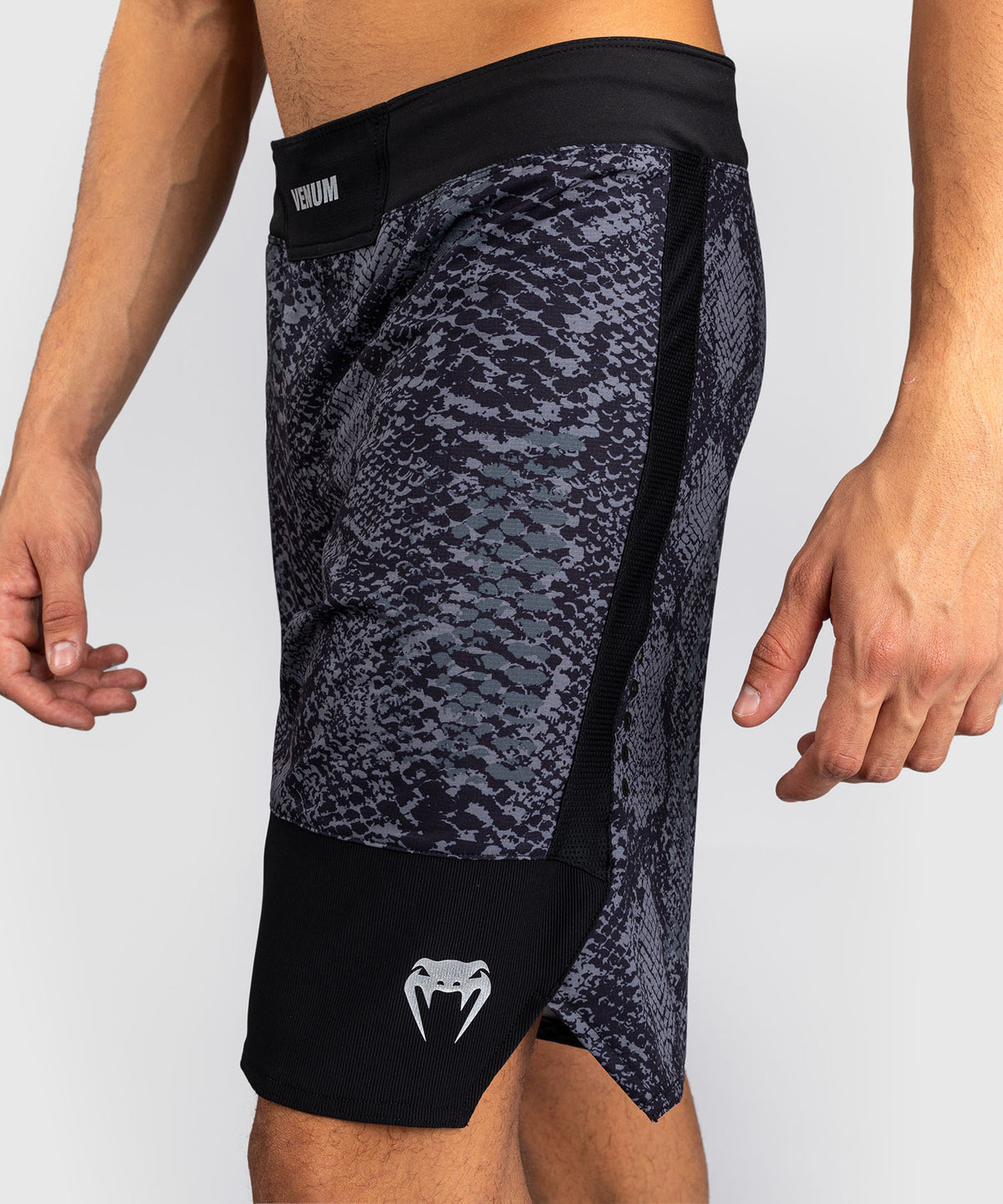 Venum G-Fit Scales Fightshorts – Schwarz/Anthrazitgrau