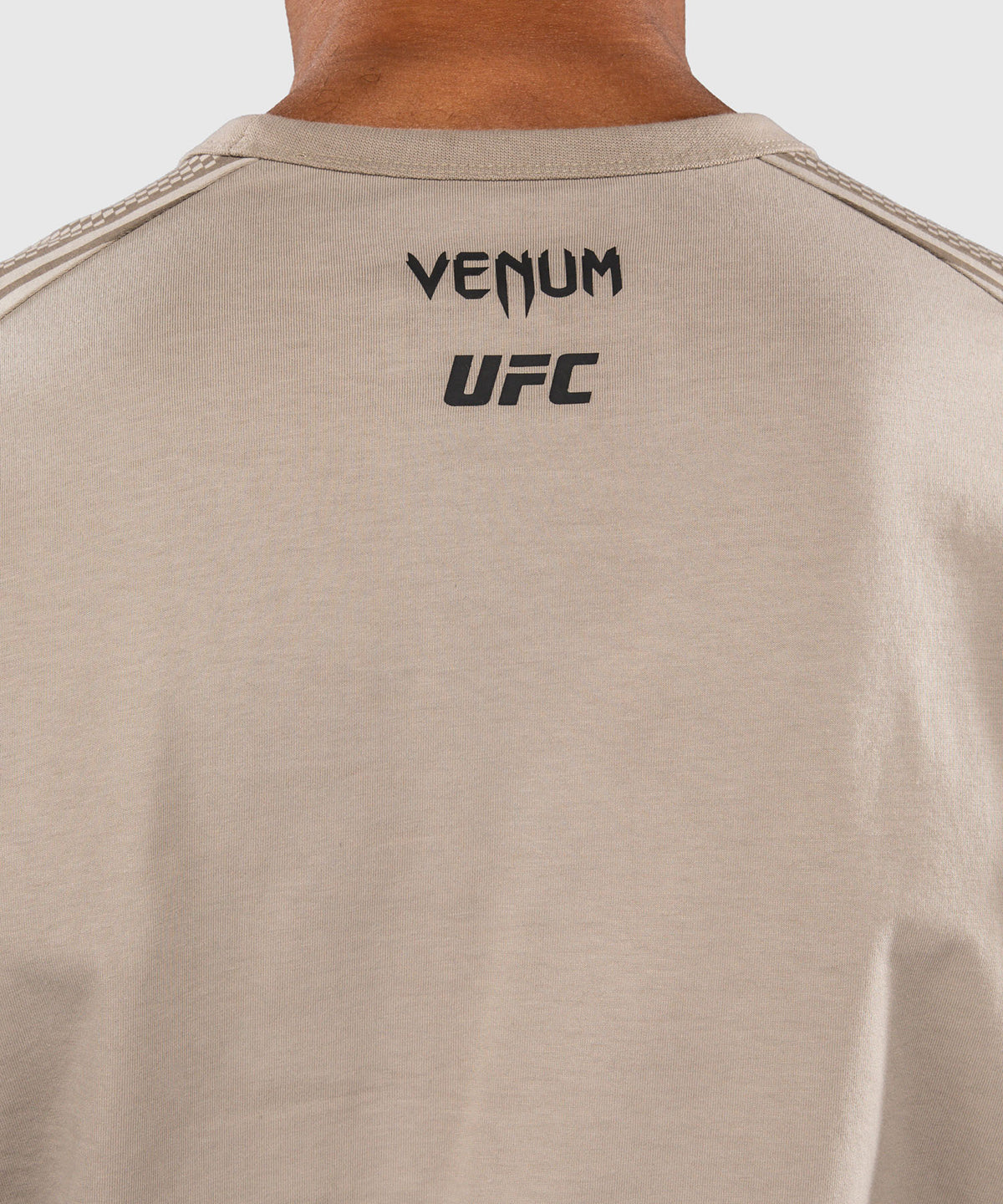 Venum UFC Unity by Venum Authentic Fight Week T-shirt a Maniche Lunghe da Uomo - Sabbia