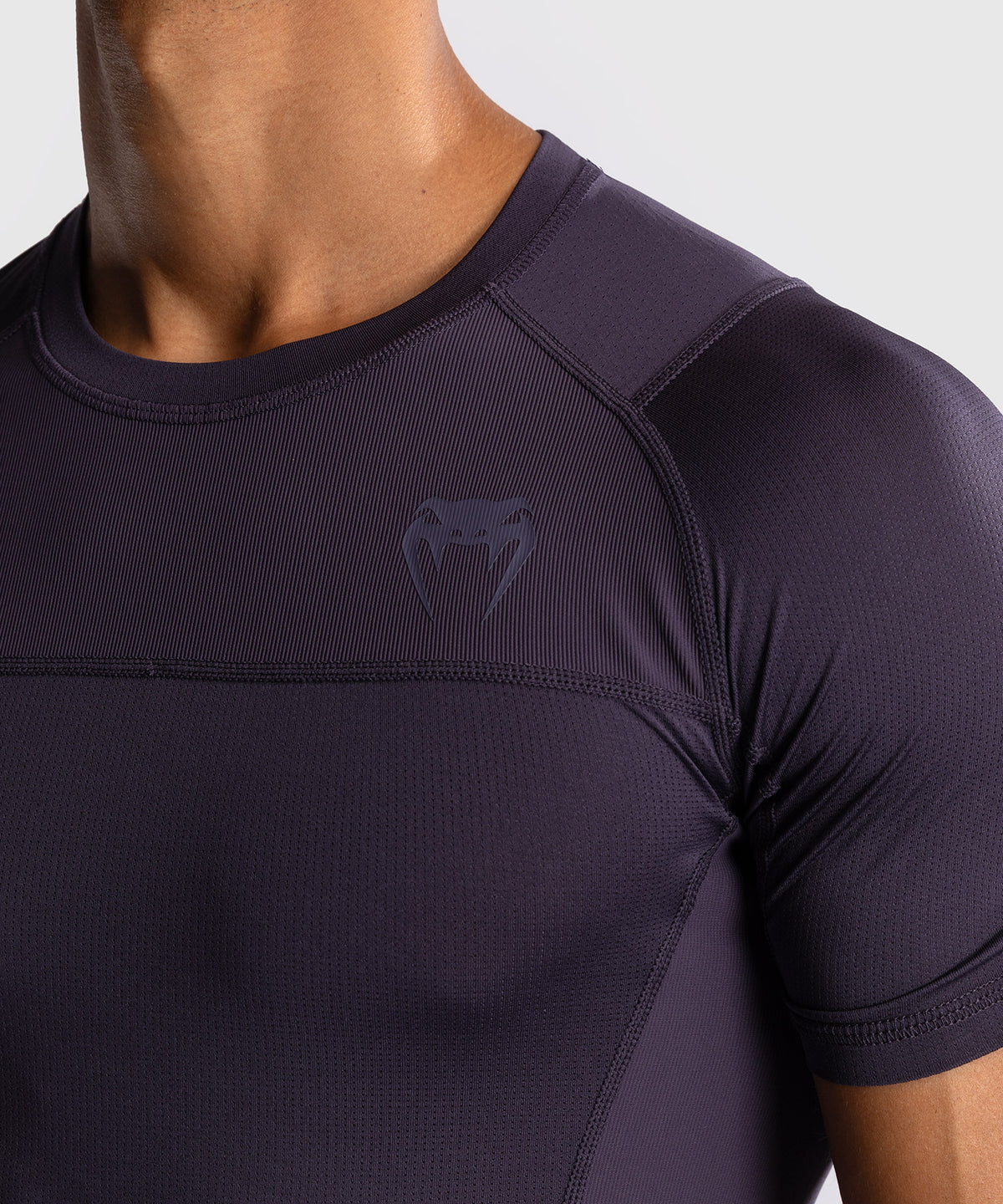 Venum G-Fit Air Herren Kurzarm Rashguard - Tiefpurpur