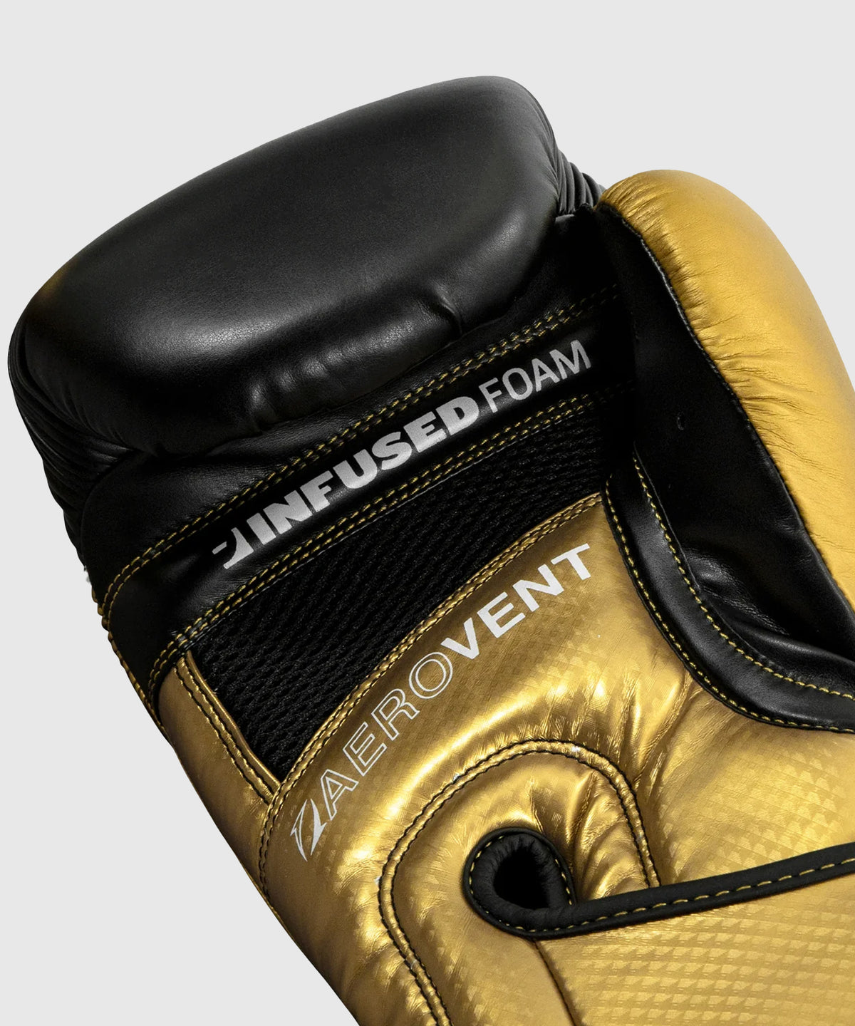 Title Boxing Infused Foam Interrogate 2.0 Guantes de Boxeo - Oro/Negro