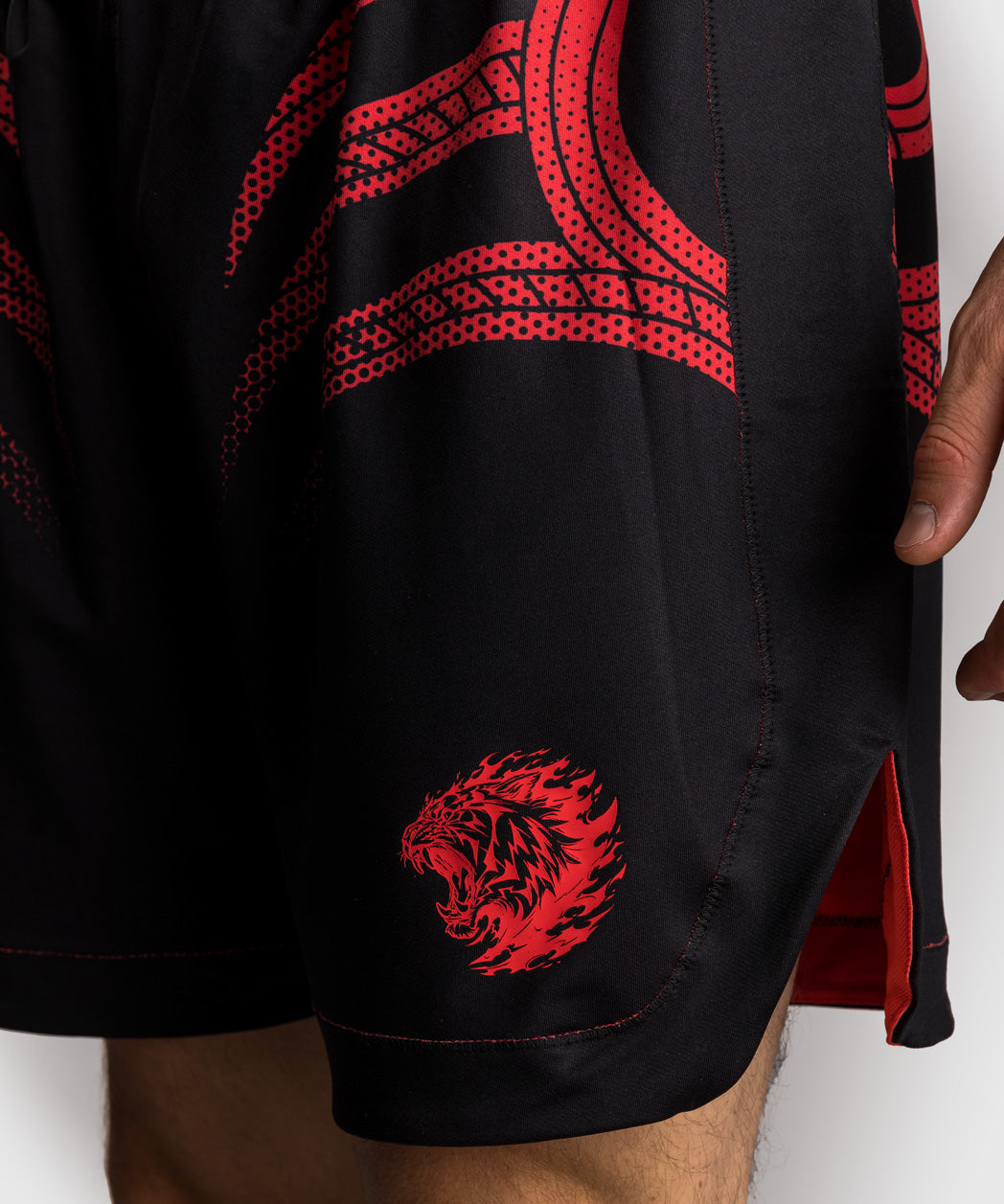 Venum x Mike Tyson Tiger Pantaloncini da Boxe - Nero Profondo/Rosso Intenso