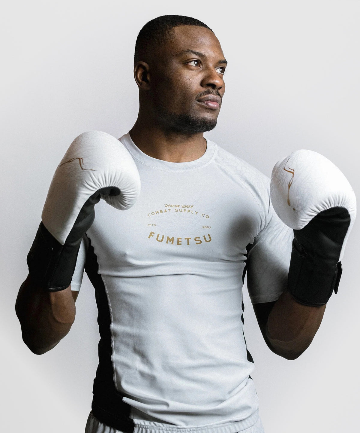 Fumetsu Dragon Slayer Rashguard a Maniche Corte - Bianco/Oro