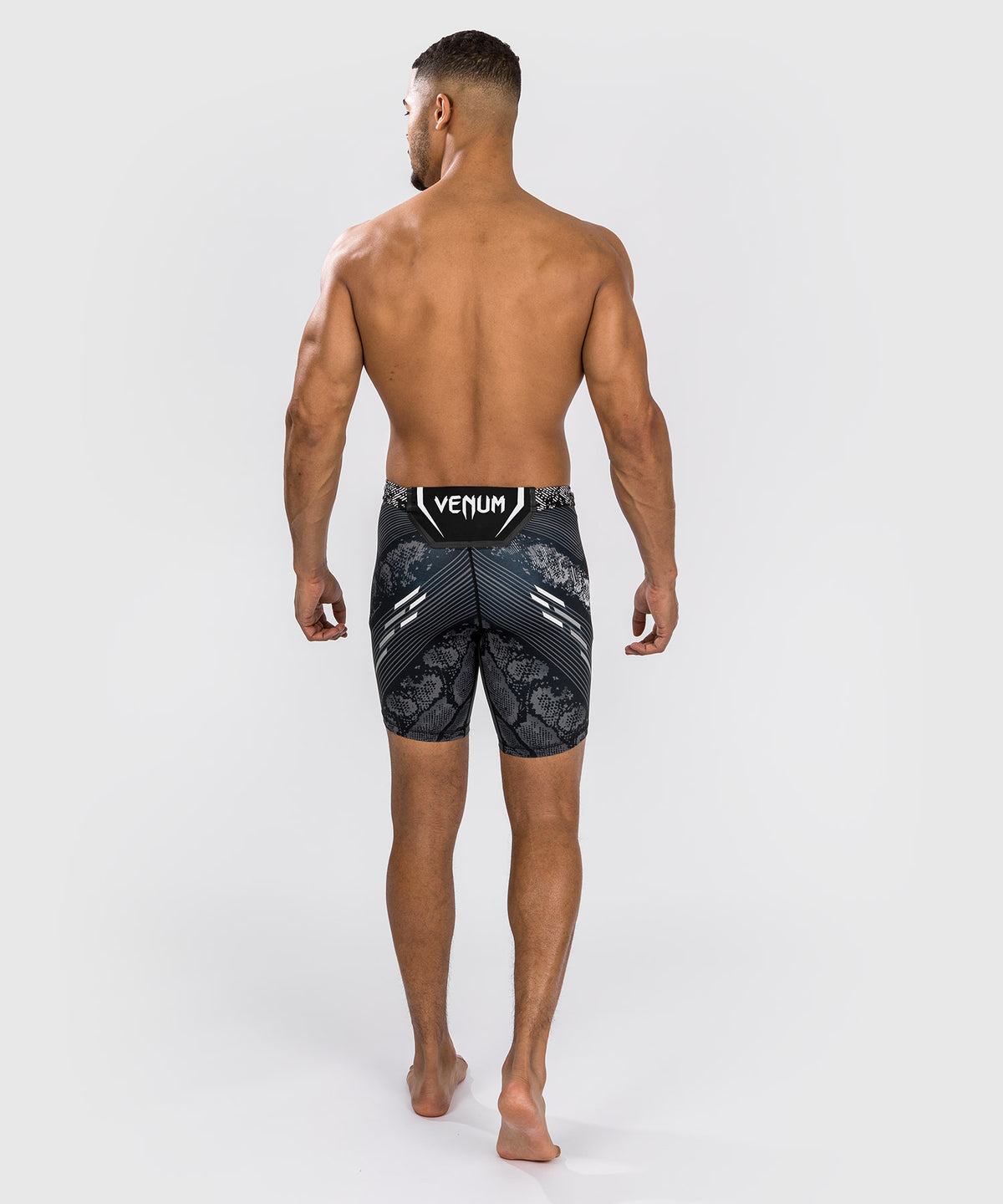 UFC Adrenaline by Venum Authentic Fight Night Short Vale Tudo für Männer - Schwarz