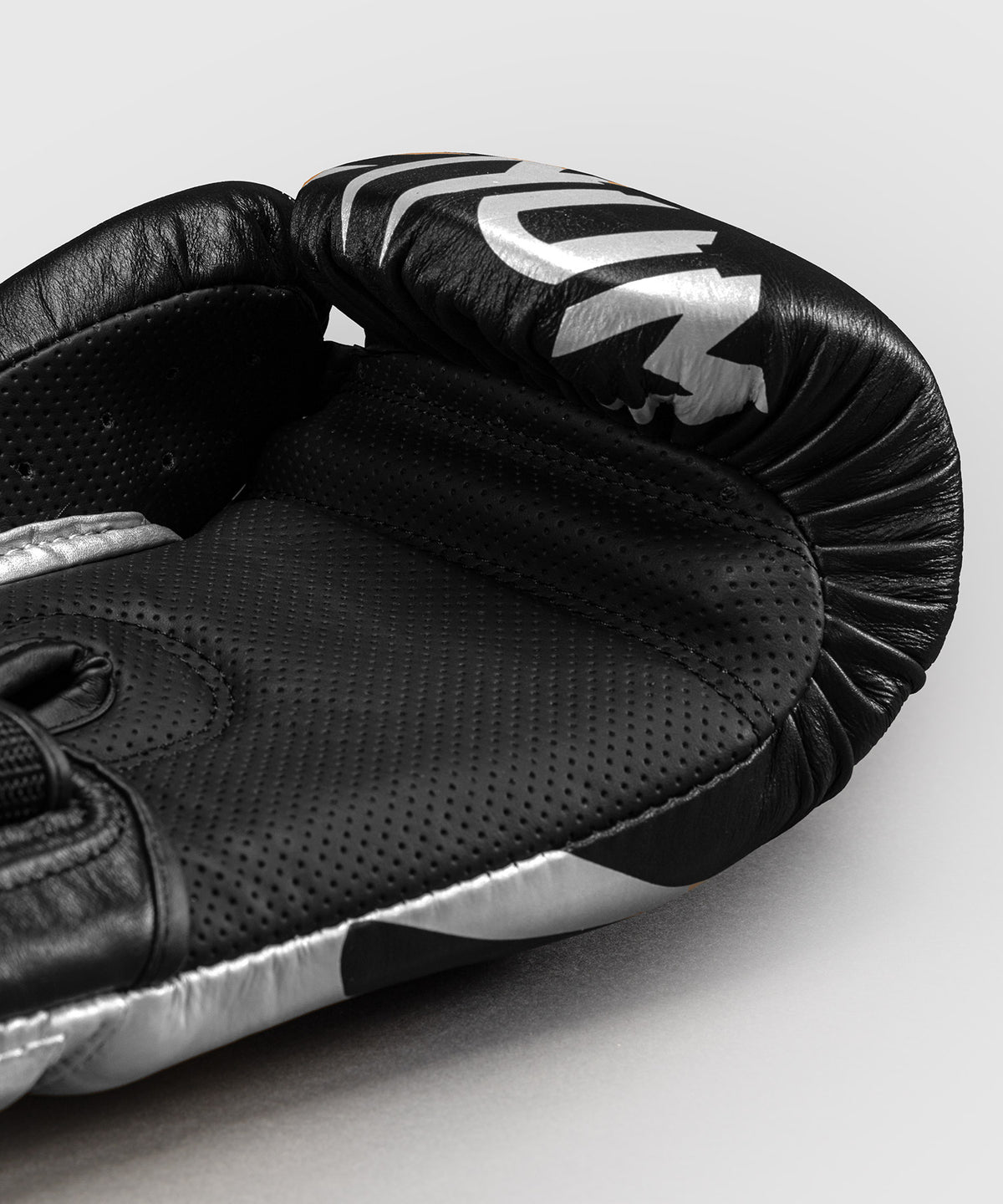 Venum Reverso Boxhandschuhe – Schwarz/Silber
