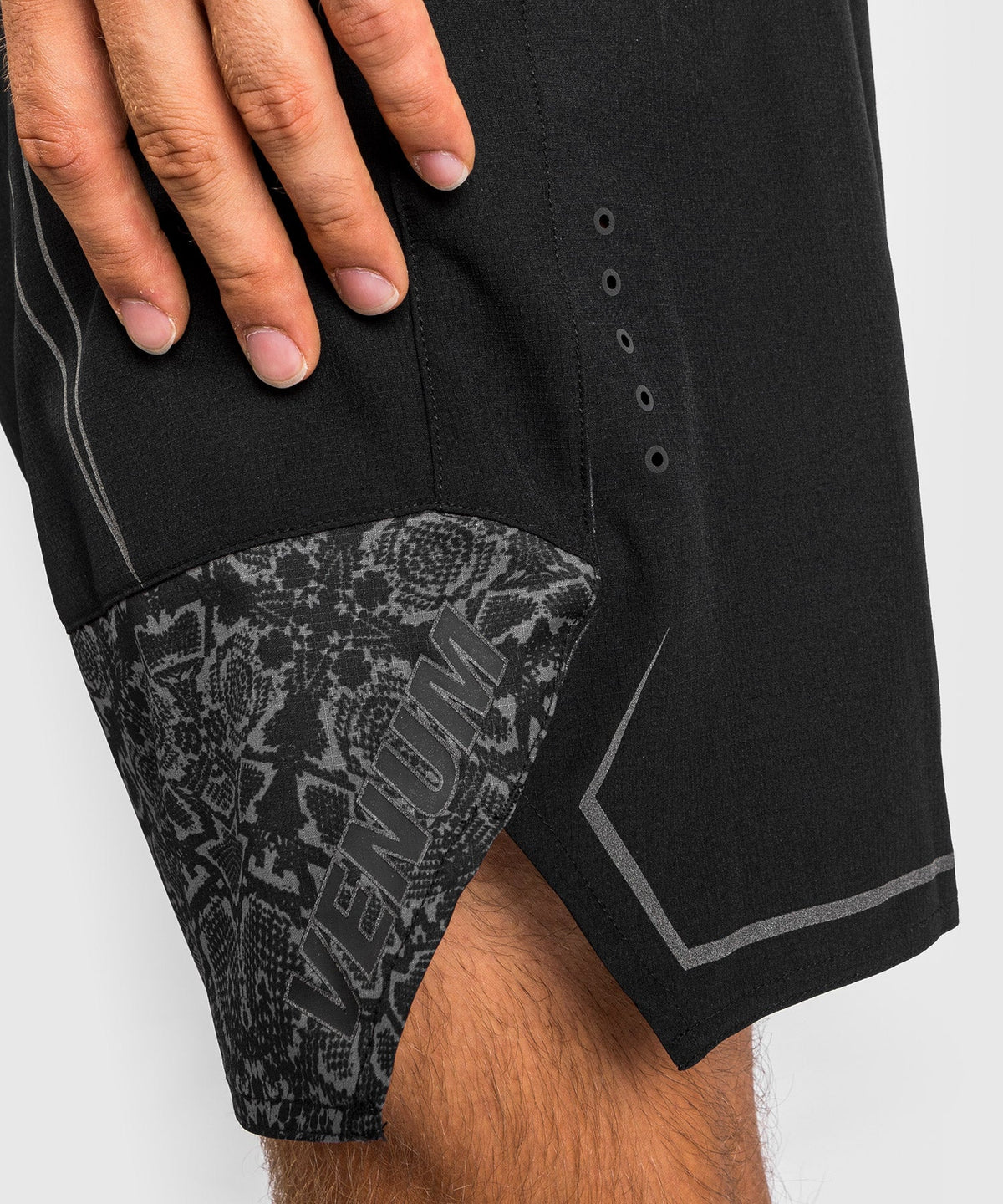 Short de MMA Réfléchissant Light 4.0 Venum - Noir/Noir