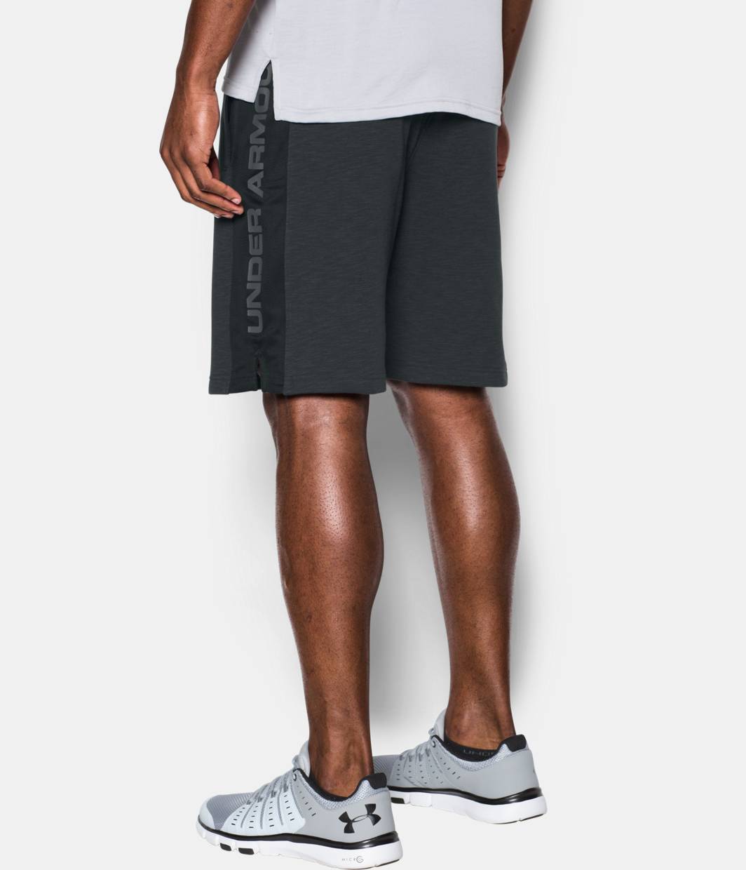 Under Armour Sportstyle Shorts –