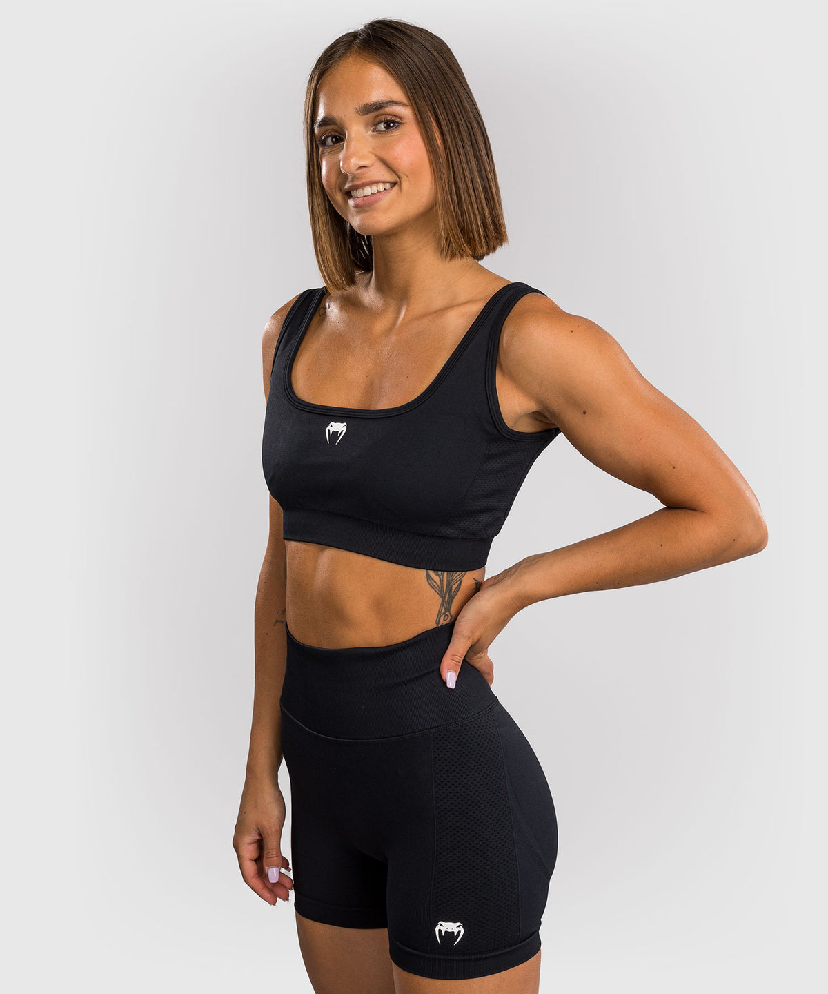 Venum Sculpt Sujetador Deportivo Largo – Negro/Blanco