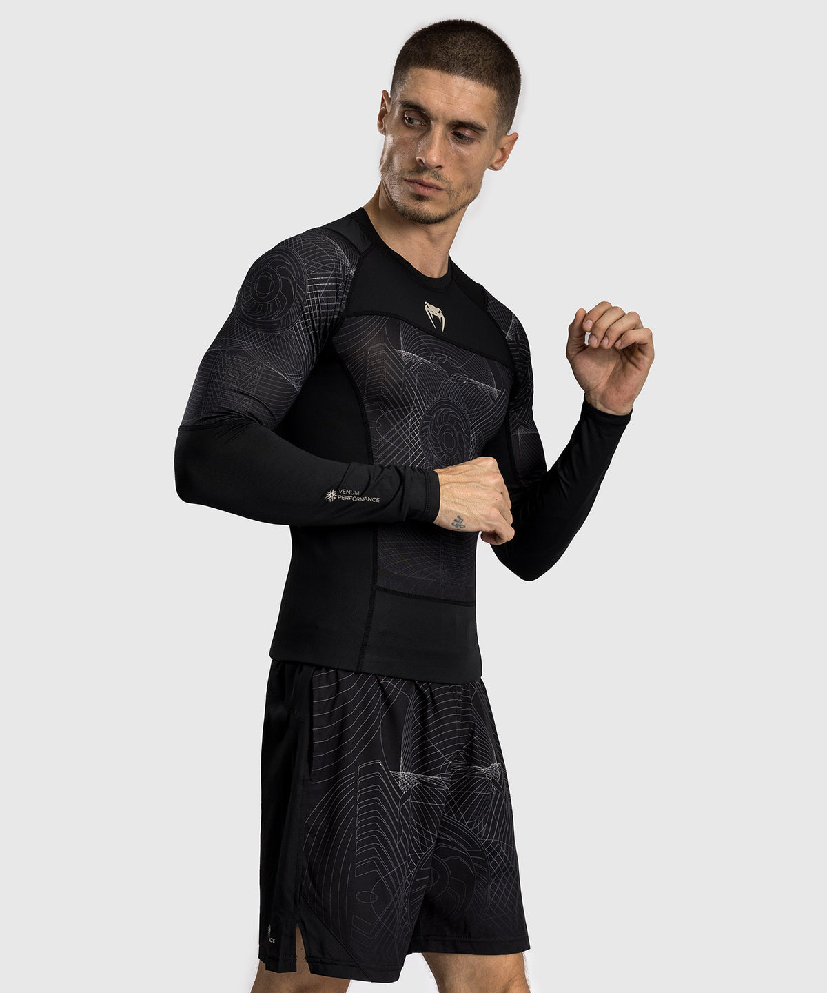 Rashguard à Manches Longues Venum G-Fit Air pour Hommes - Noir Intense/Sable Désert