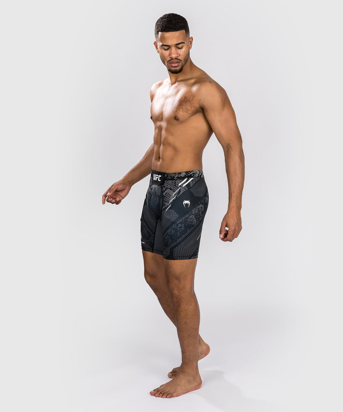 UFC Adrenaline by Venum Authentic Fight Night Short Vale Tudo für Männer - Schwarz