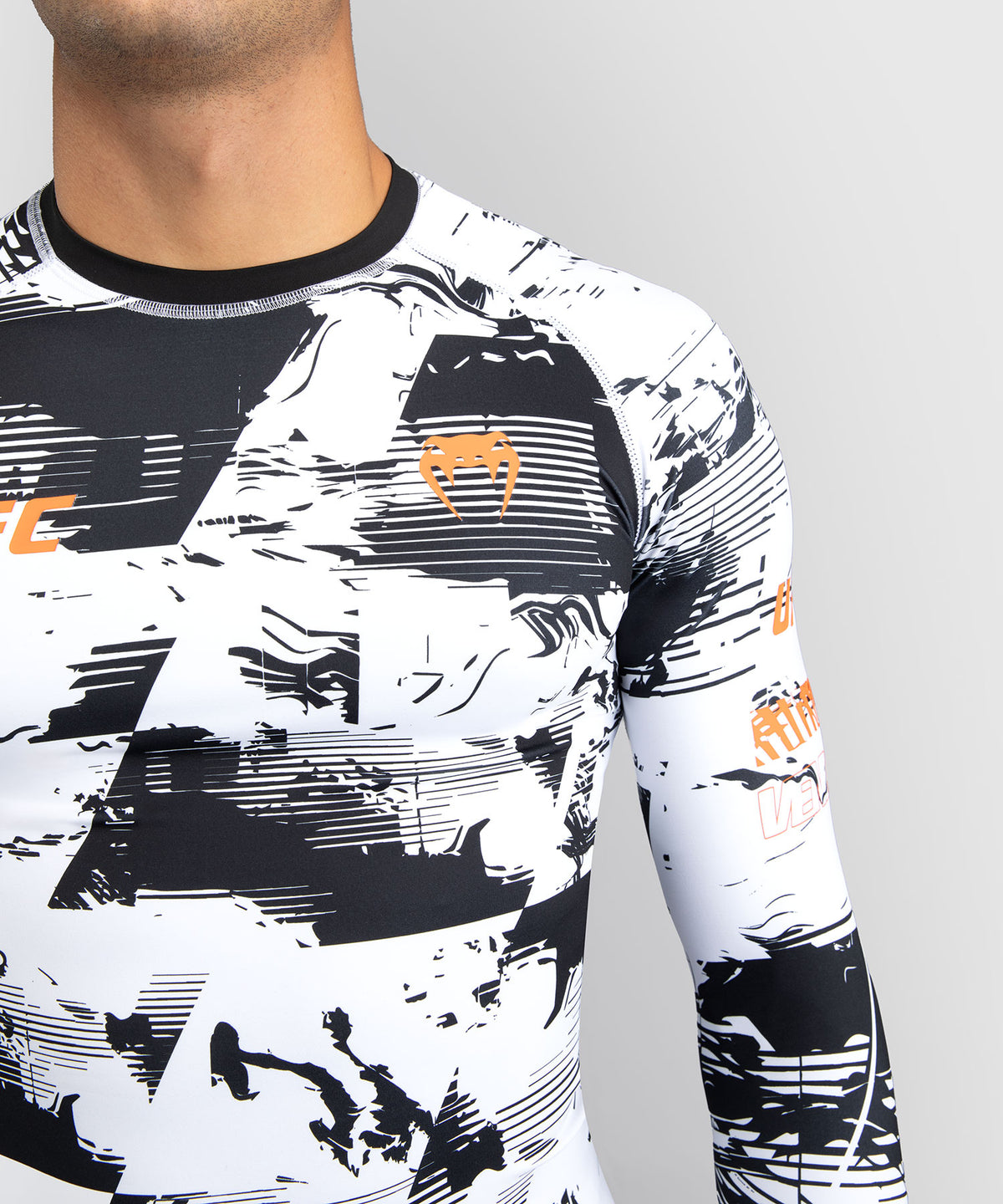 UFC Zenith by Venum Authentic Fight Week Performance Langarm Rashguard Herren - Weiß