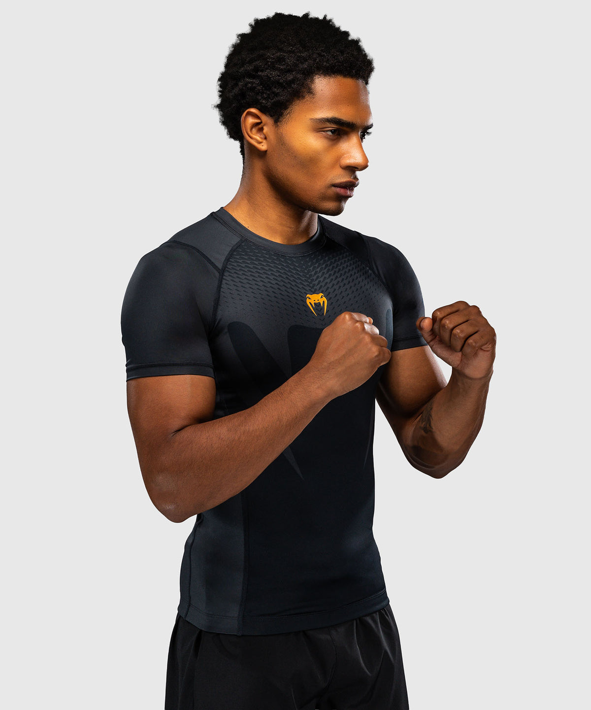 Venum Attack Rashguard a maniche corte - Nero/Oro