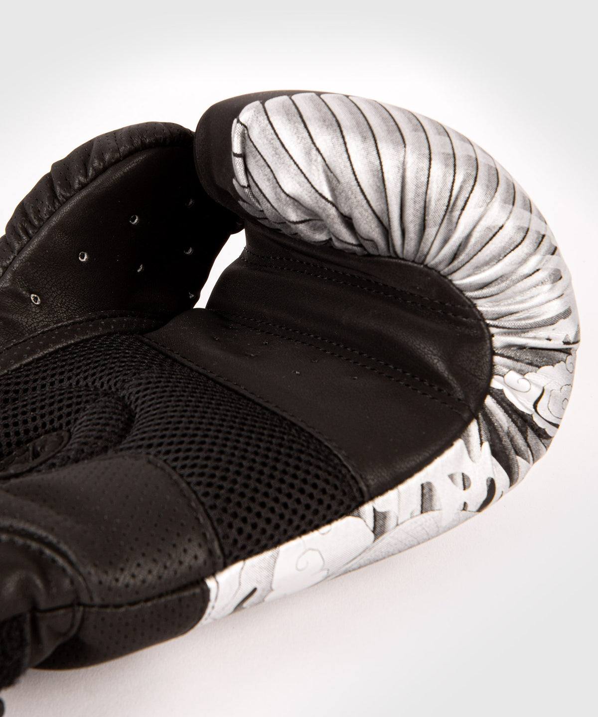 Venum YKZ21 Boxing Gloves – Black/Silver