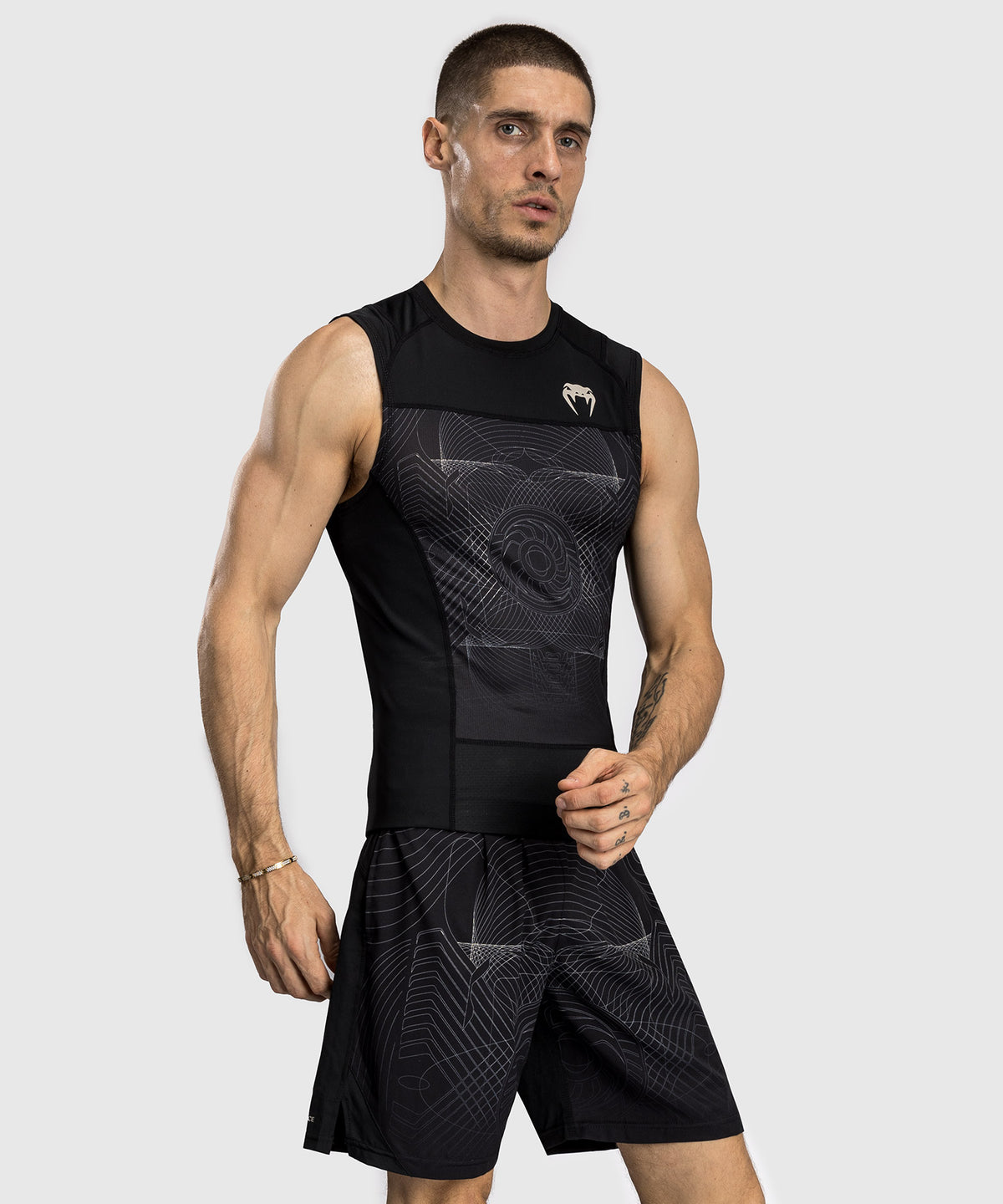 Venum G-Fit Air Rashguard sin Mangas para Hombre - Negro Profundo/Arena del desierto