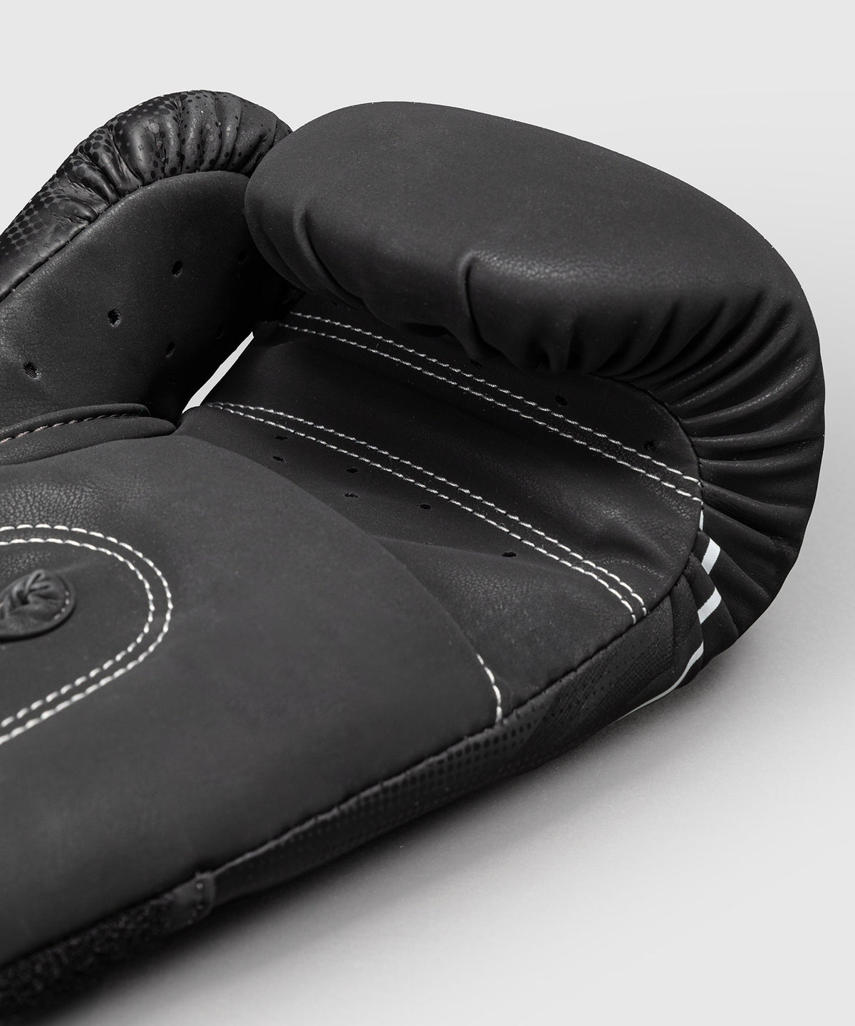 Gants de Boxe Venum Impact Stealth – Noir/Blanc