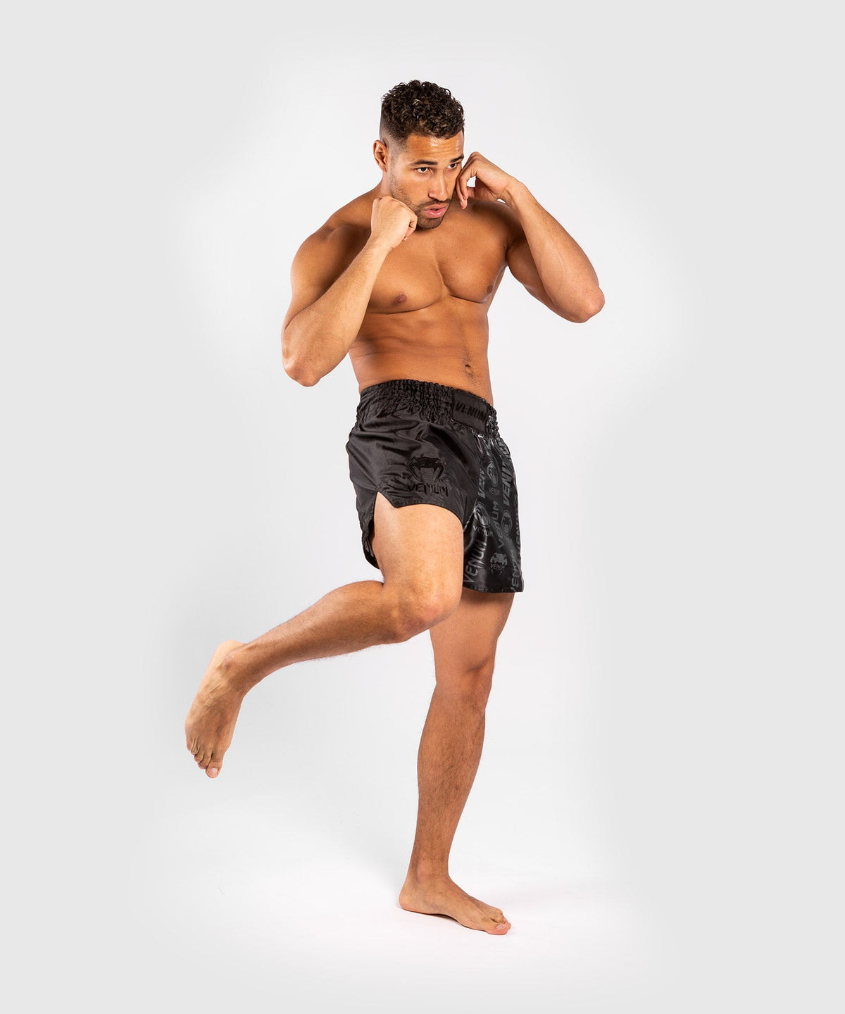 Venum Logos Muay Thai Shorts - Schwarz/Schwarz