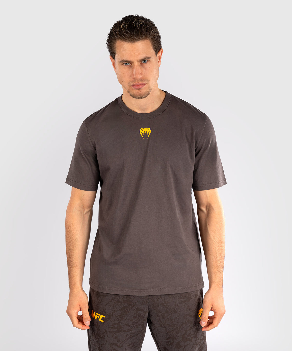 UFC Fusion by Venum Fight Week Herren Kurzarm T-Shirt - Solid Erdiges Braun