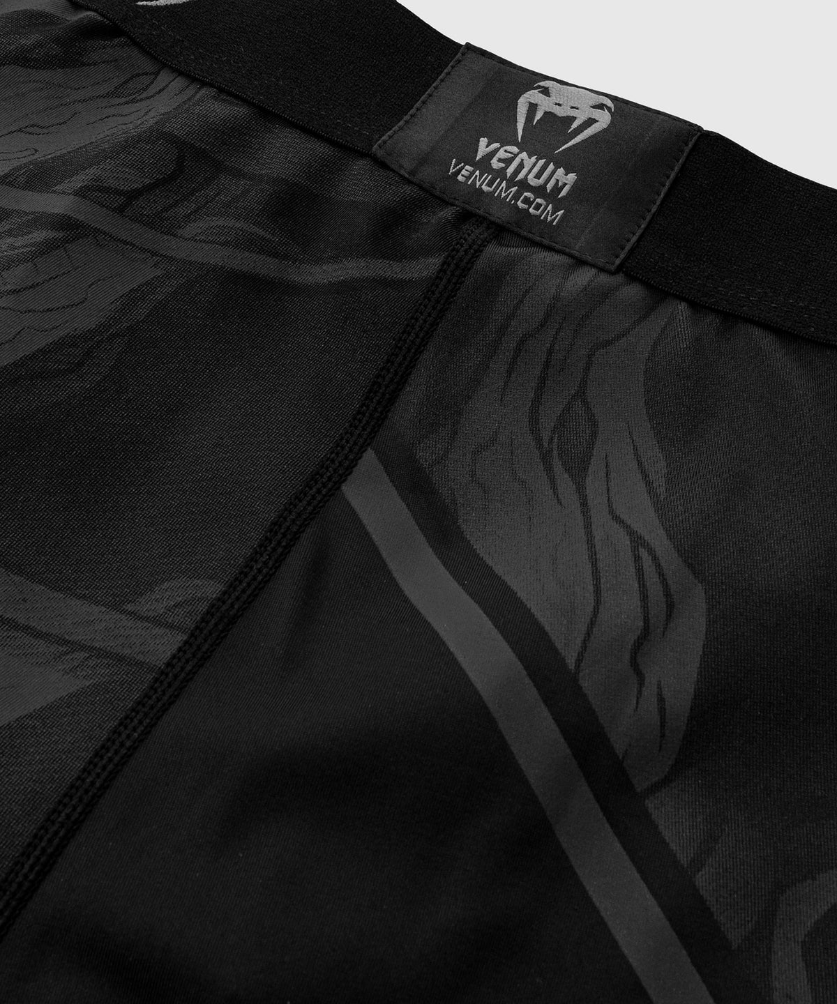 Pantaloncino da vale tudo Venum Devil - Neri/Neri