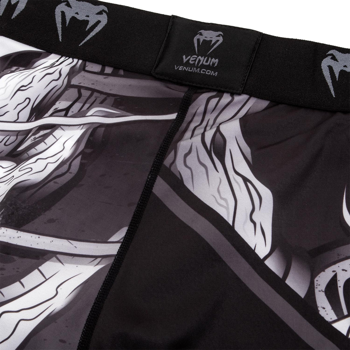 Venum Devil Vale Tudo Shorts - Weiß/Schwarz