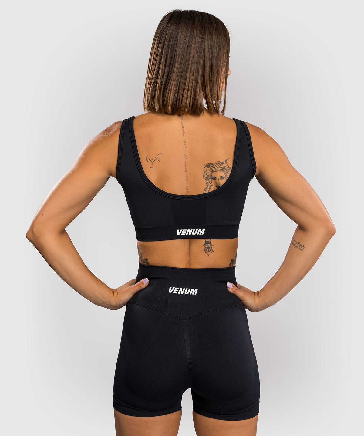 Venum Sculpt Sujetador Deportivo Largo – Negro/Blanco