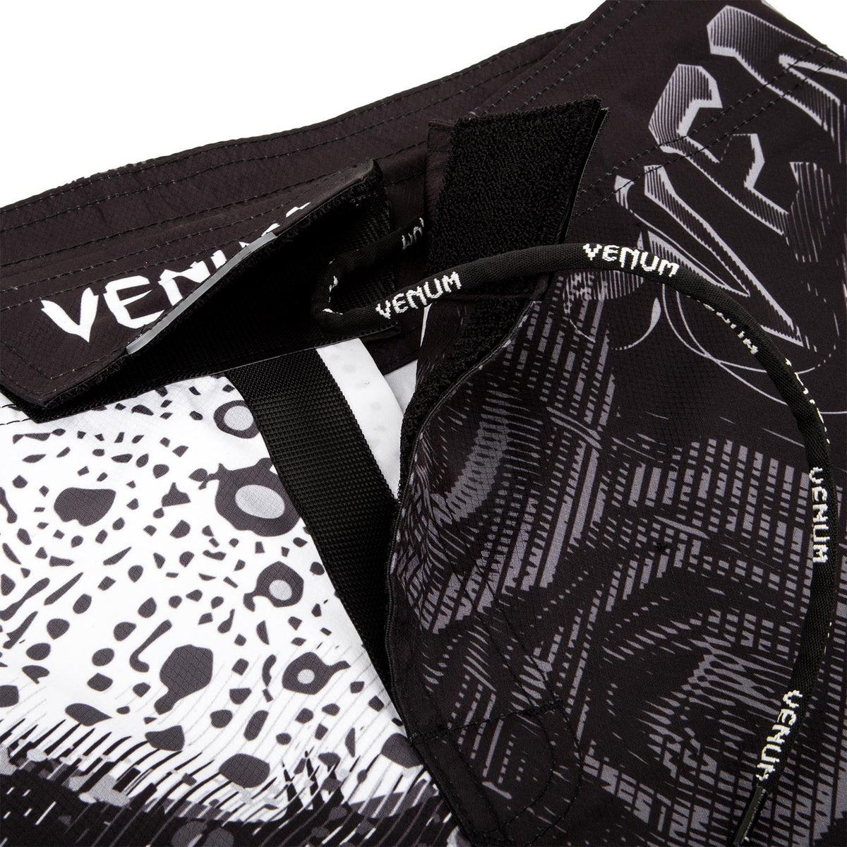 Fightshort Venum Santa Muerte 3.0 - Black/White
