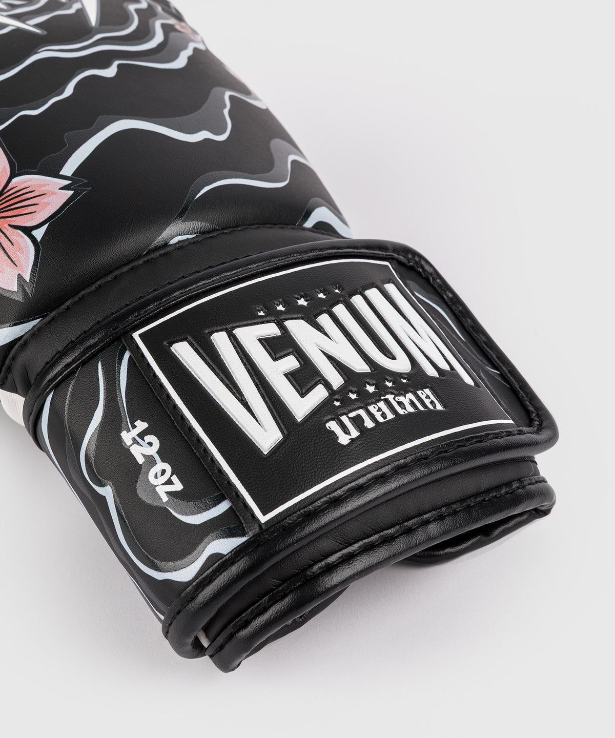 Venum Elite x Tawanchay Boxing gloves - Black/White