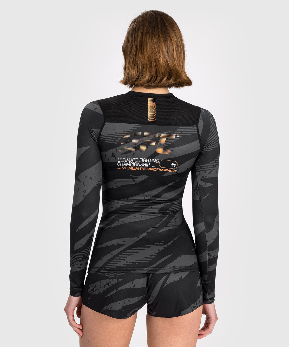 UFC Adrenaline by Venum Fight Week Frauen Performance Langarm Rashguard - Urban Camo