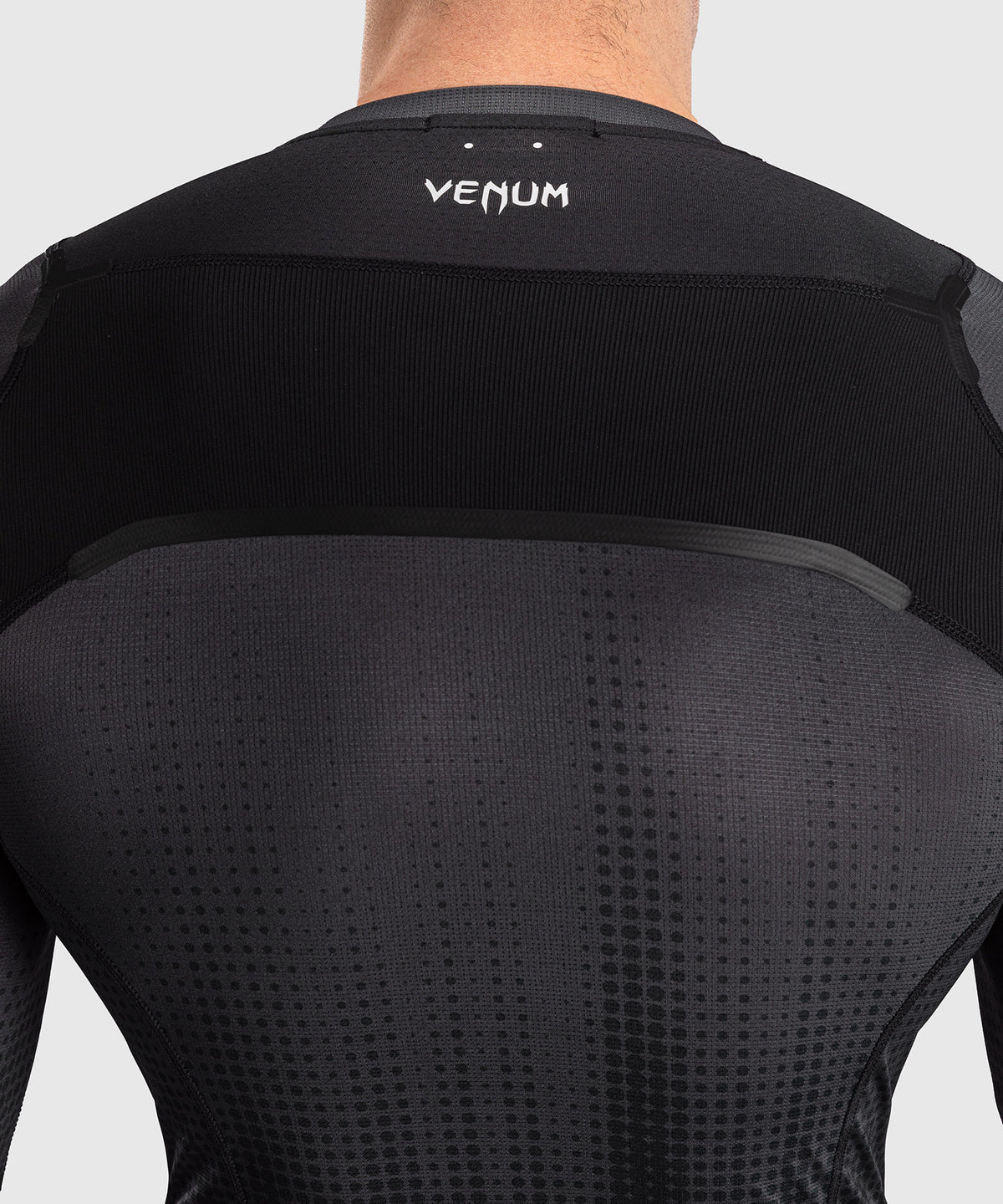 Venum Stealth Rashguard Manga Larga – Negro/Blanco