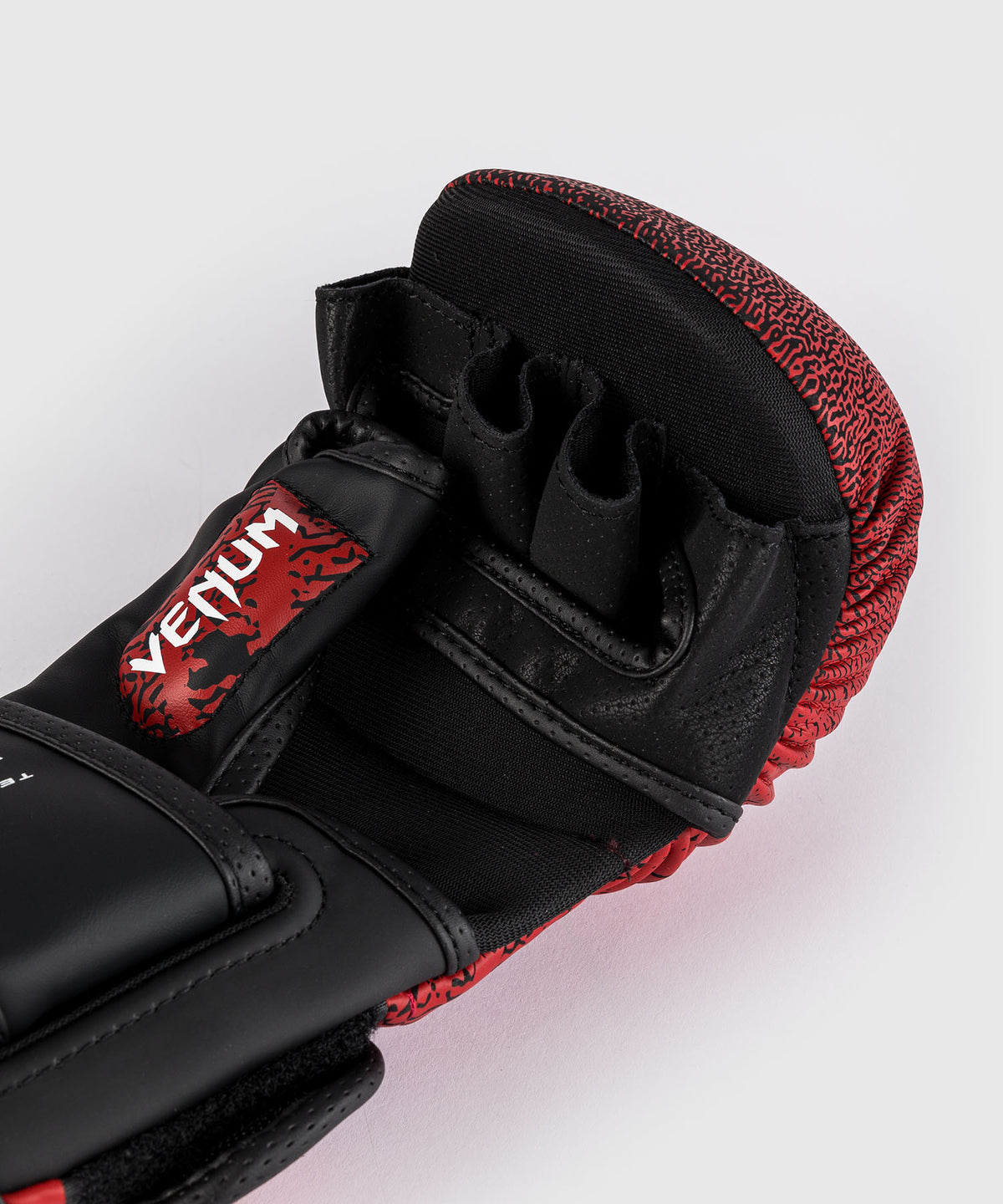Venum x TEKKEN 8 Kazuya Guantes de Sparring - Rojo/Negro