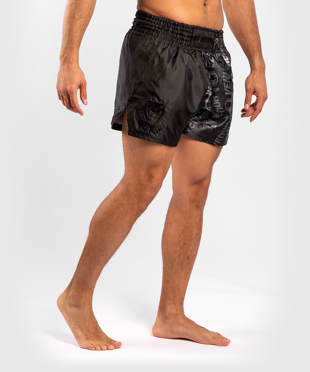 Venum Logos Muay Thai Shorts - Schwarz/Schwarz