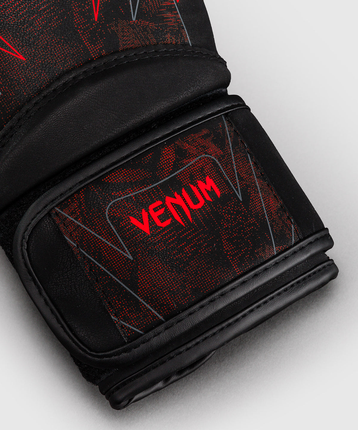 Venum Impact Amazonia Reborn Boxhandschuhe - Schwarz/Rot