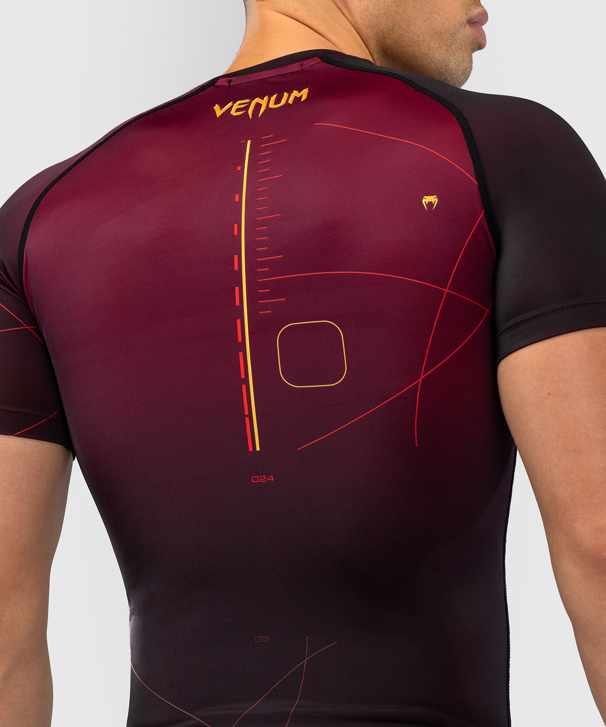 Venum Tactical XT Lycra de manga corta para hombre - Negra/Burdeos/Oro