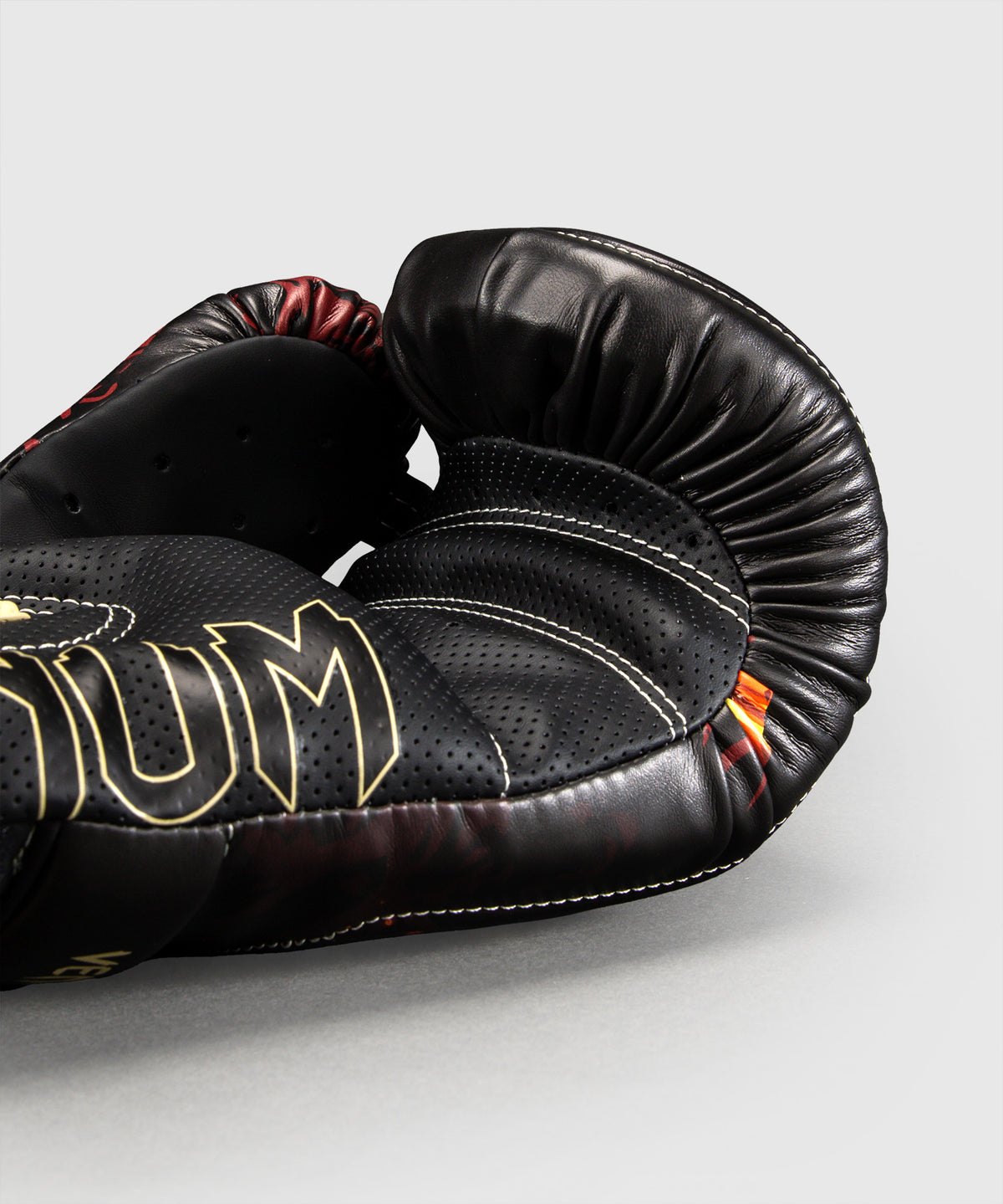 Gants de Boxe Impact Evo Sukuna Jujutsu Kaisen x Venum – Noir/Beige