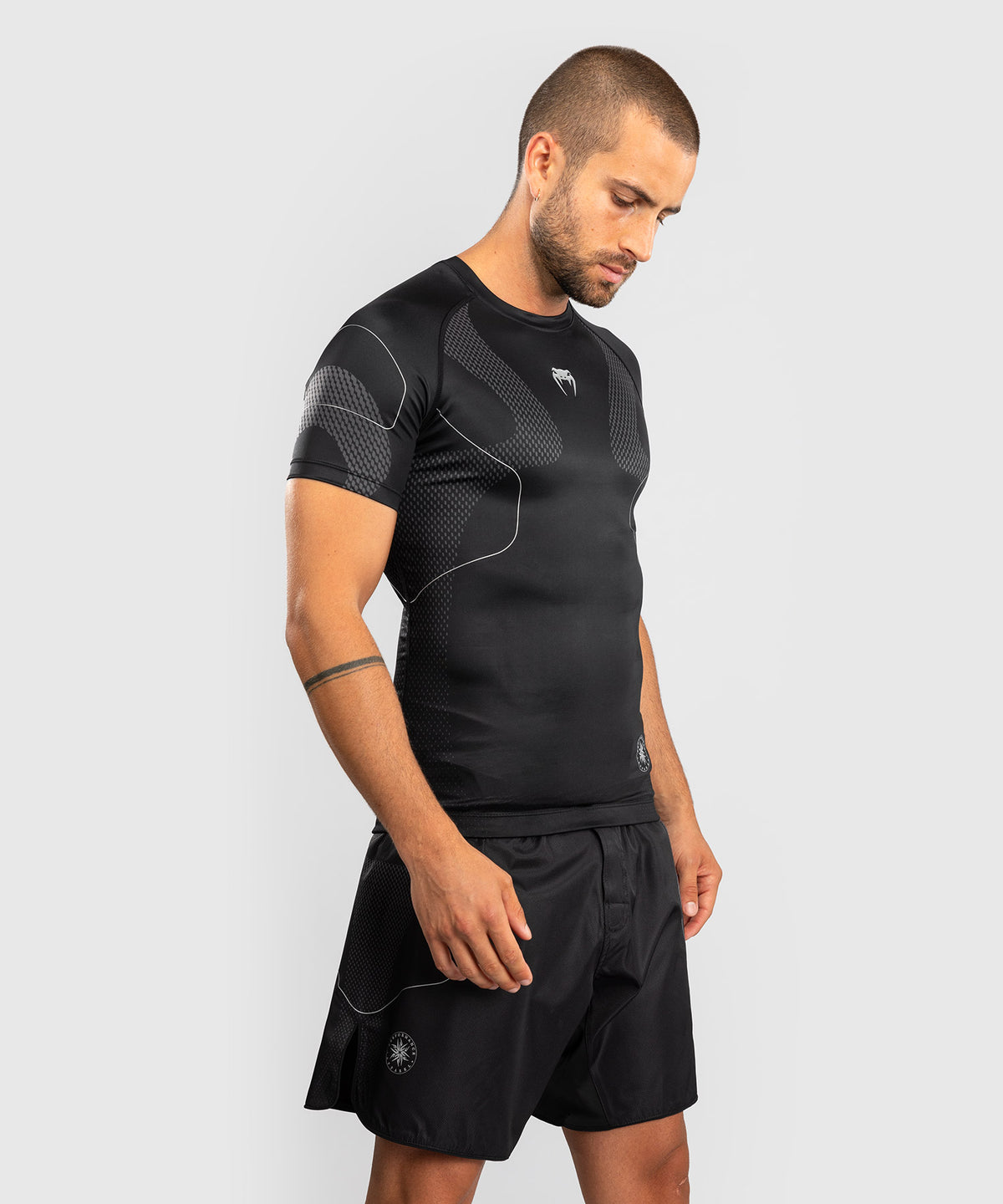 Venum Nexus Kurzarm Rashguard – Schwarz/Silber