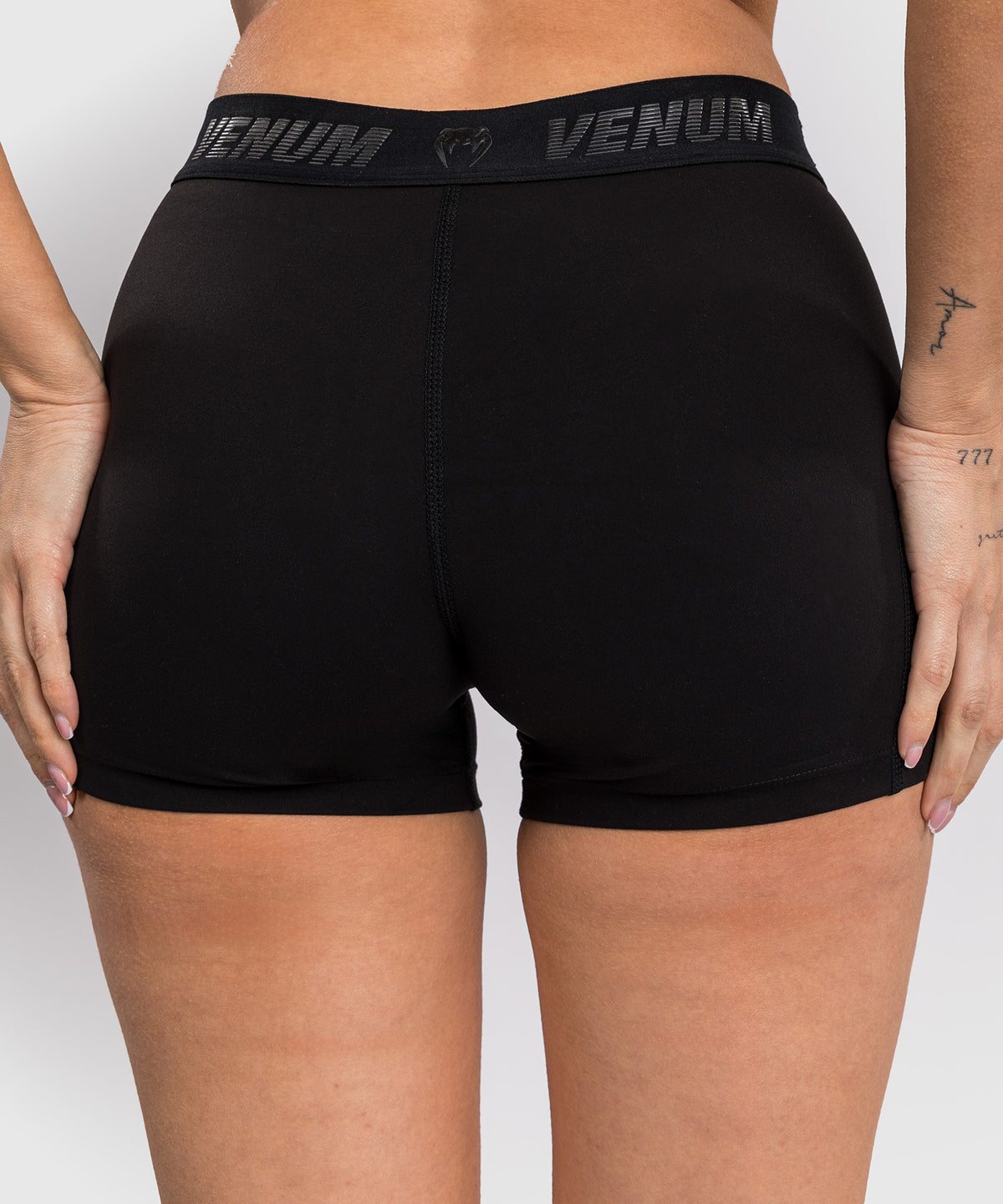 Venum Elevate Vale Tudo Shorts für Frauen - Schwarz