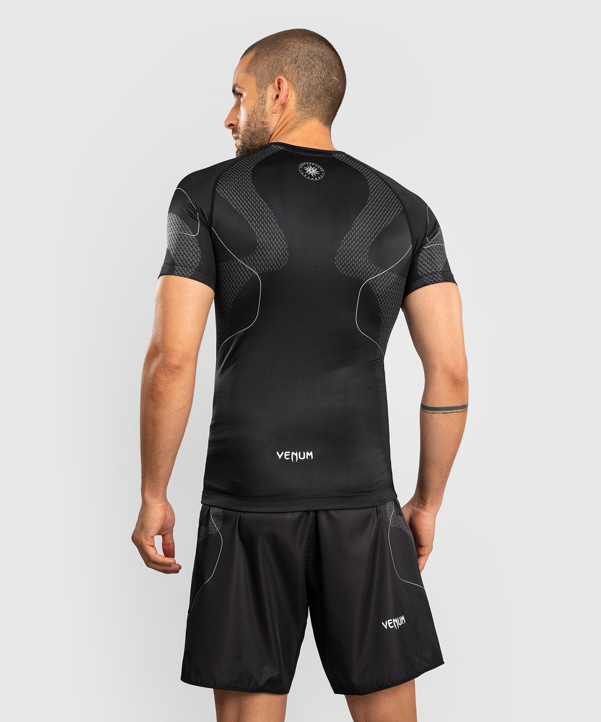 Venum Nexus Kurzarm Rashguard – Schwarz/Silber