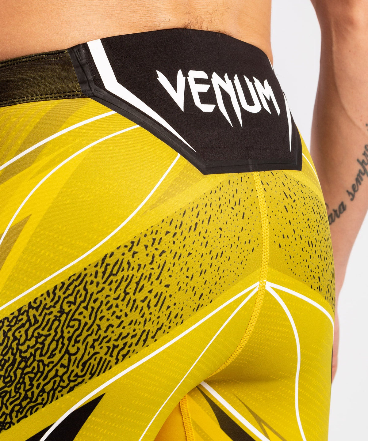 UFC Herren Kompressionsshorts Venum Authentic Fight Night - Short Cut - Gelb