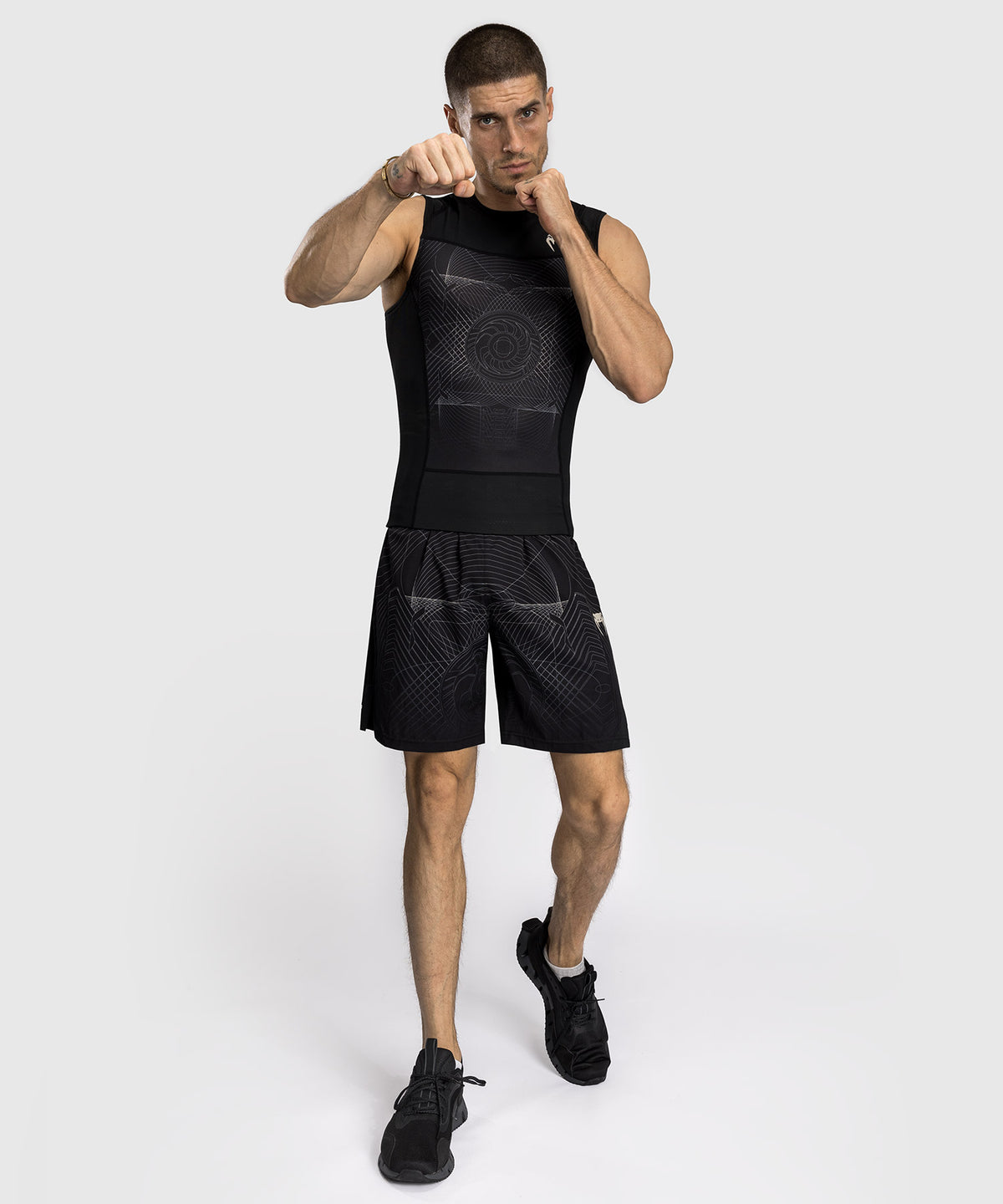 Venum G-Fit Air Rashguard sin Mangas para Hombre - Negro Profundo/Arena del desierto