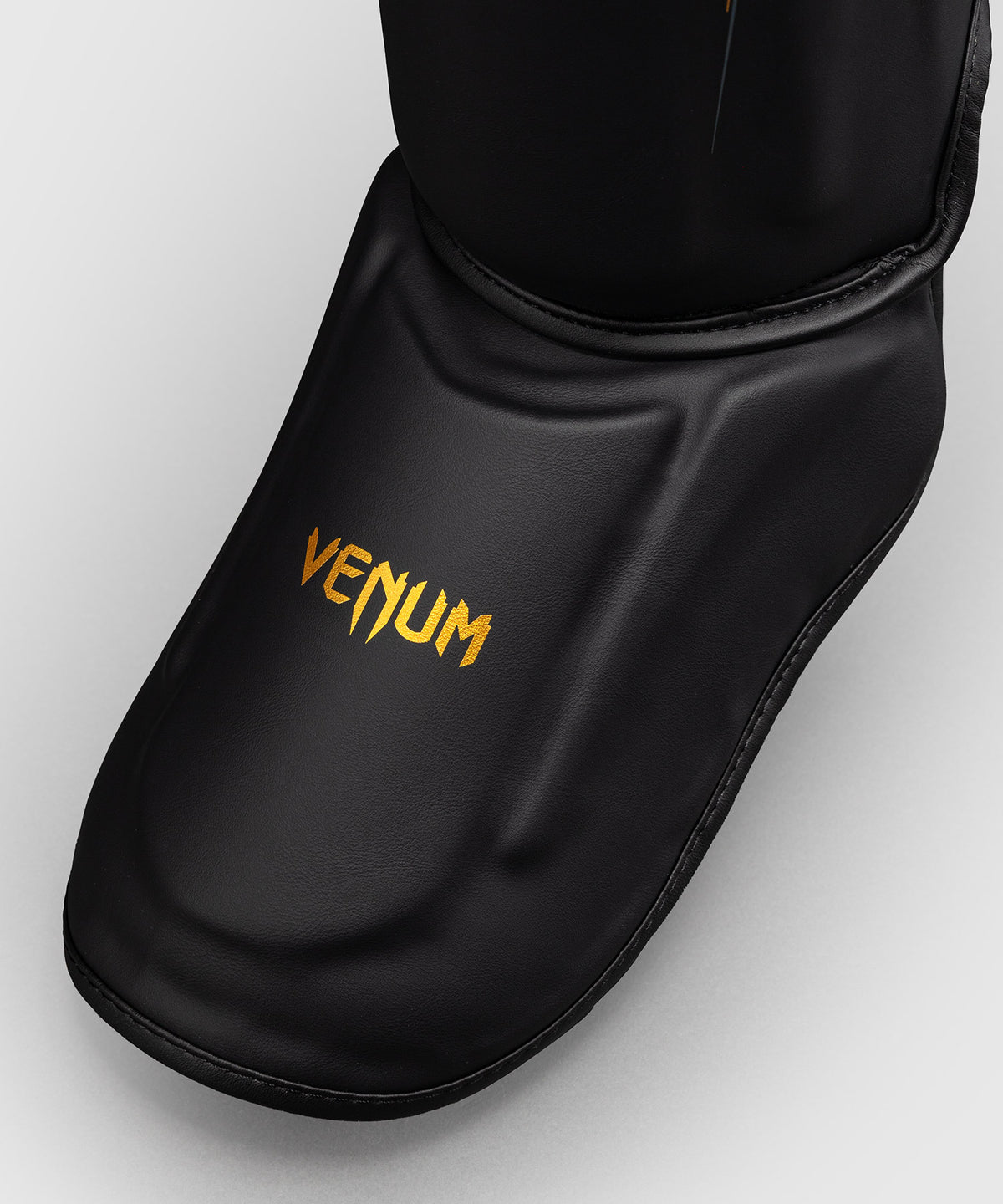 Venum Streamline Schienbeinschoner – Schwarz/Gold