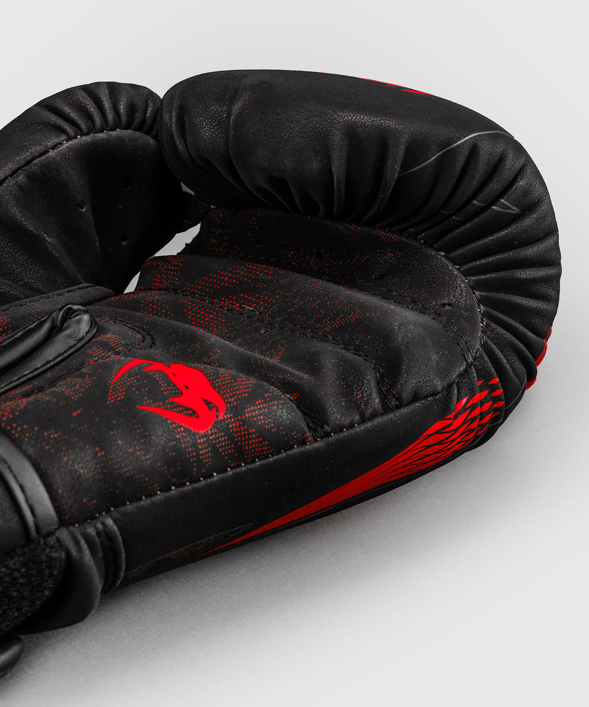 Venum Impact Amazonia Reborn Boxhandschuhe - Schwarz/Rot