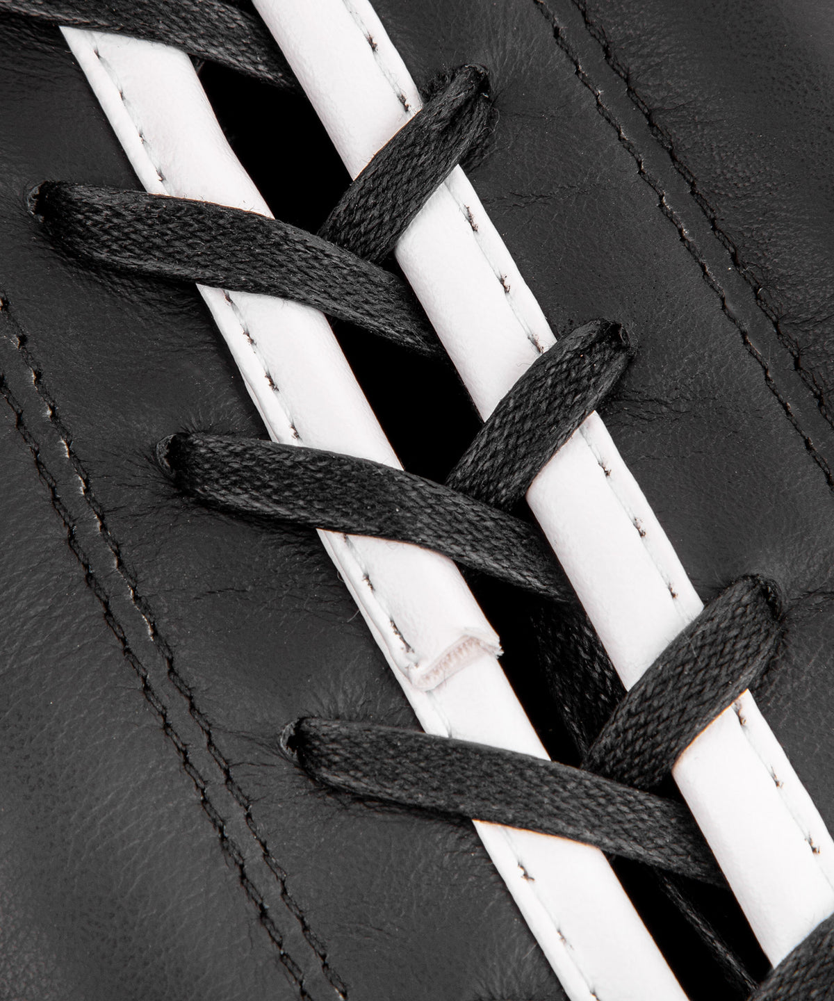 Venum Giant 2.0 Pro Boxing Gloves - With Laces