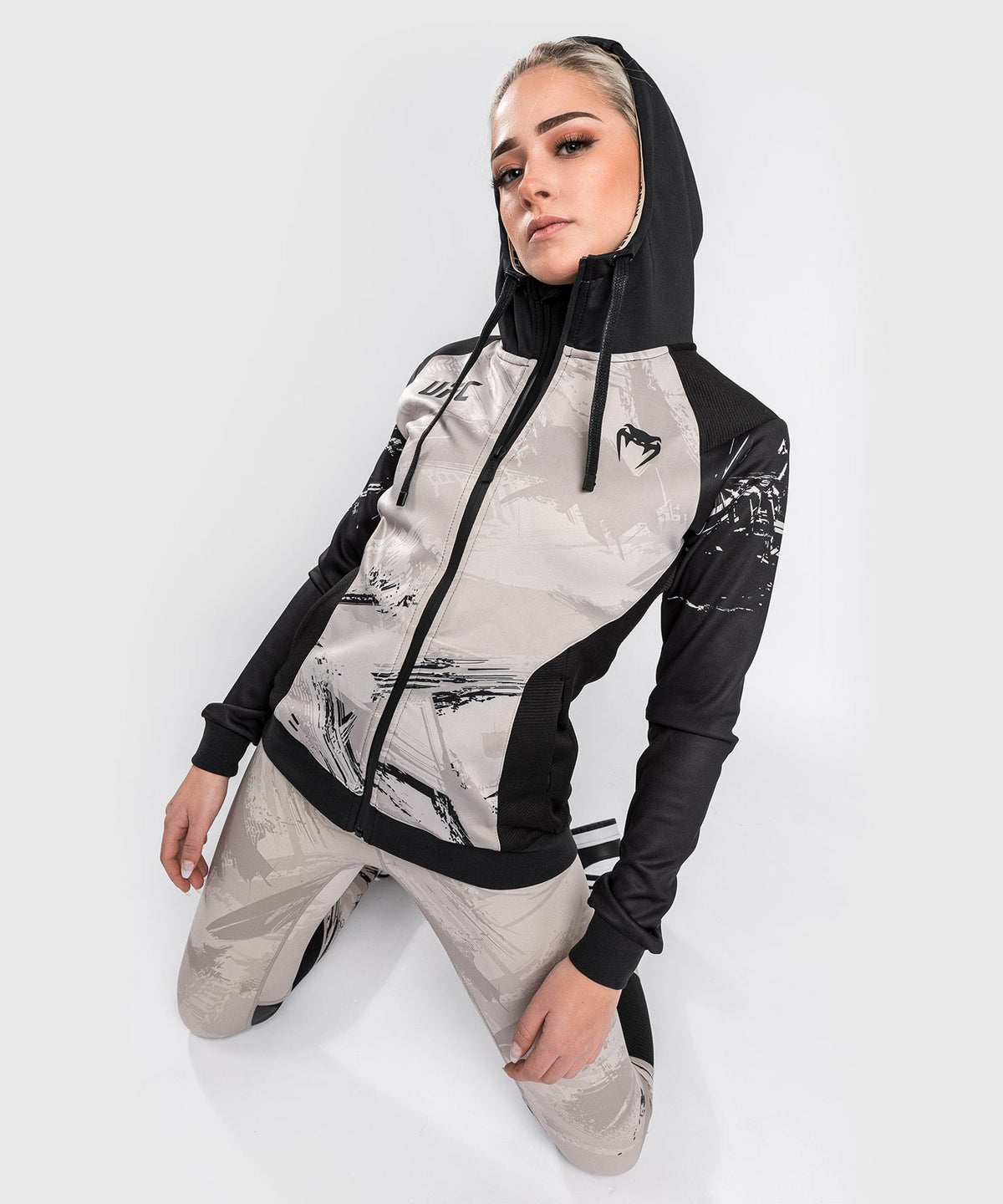 Sweatshirt Zippé pour Femmes UFC Venum Authentic Fight Week 2.0 - Noir/Sable
