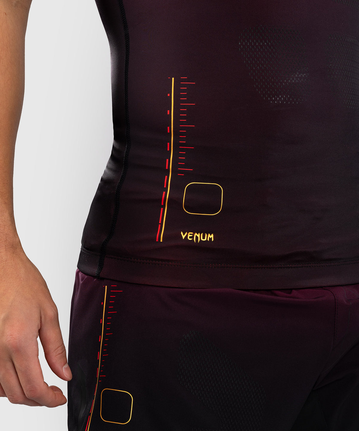 Venum Tactical XT Lycra de manga corta para hombre - Negra/Burdeos/Oro