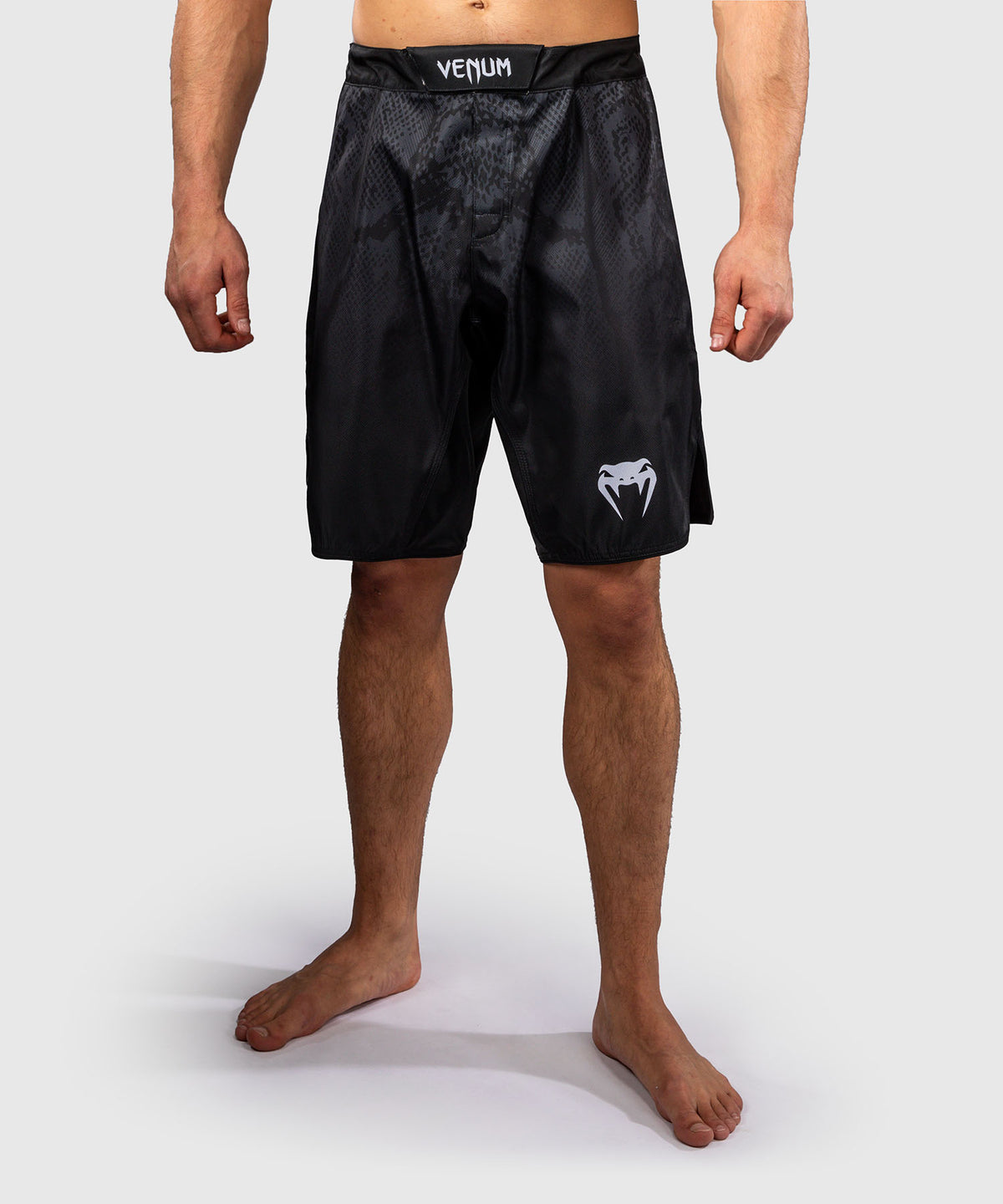Venum Black Viper Short de Combate – Negro