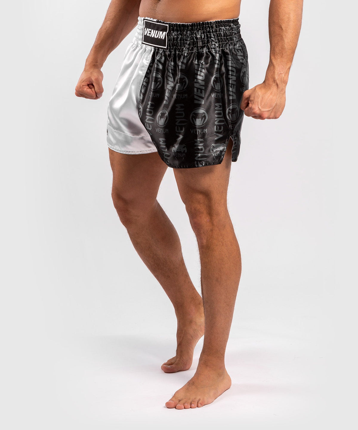 Venum Logos Muay Thai Shorts - Schwarz/Weiß