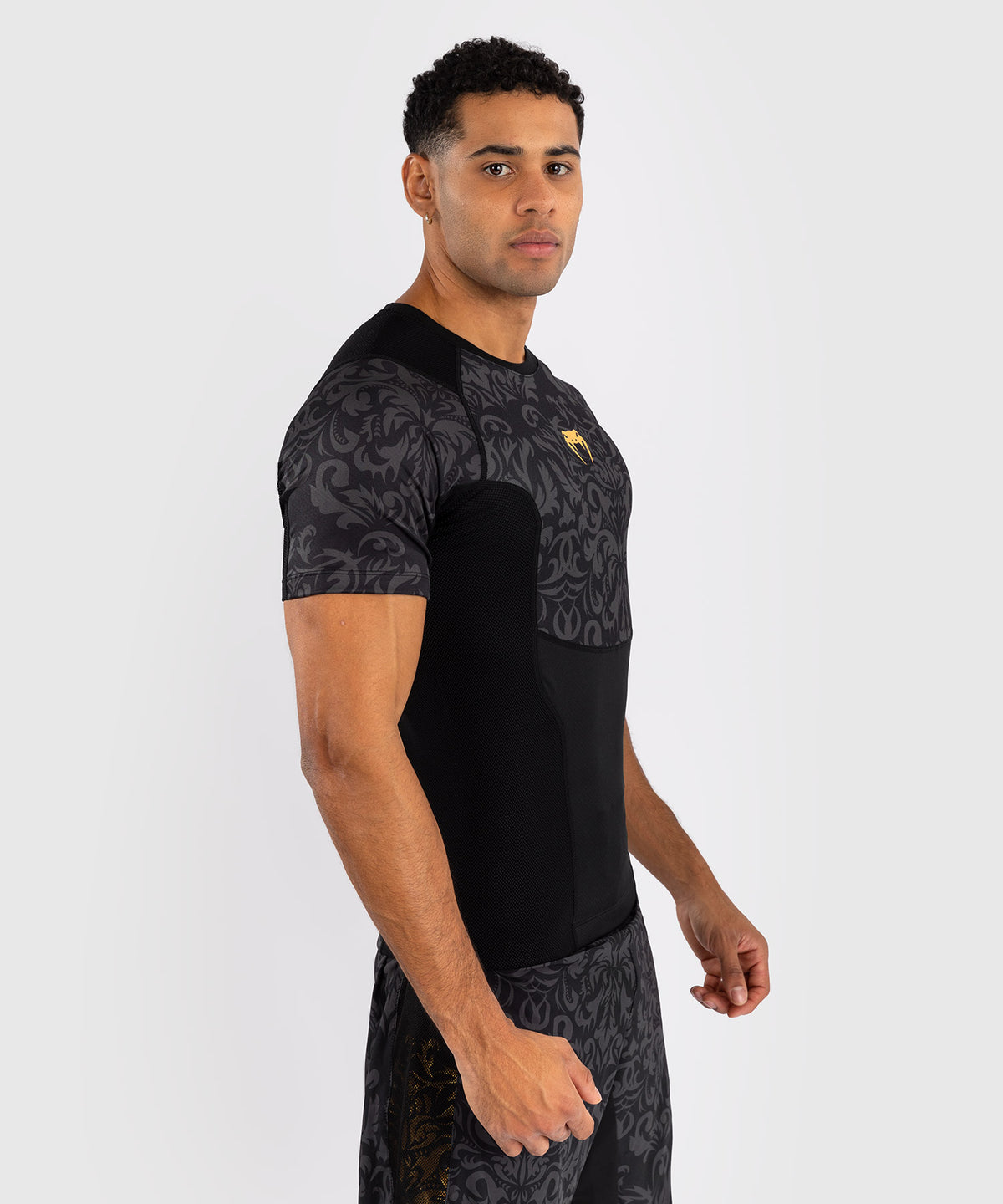 Venum x Topuria Unmatched Edition Kurzarm Rashguard - Schwarz/Gold