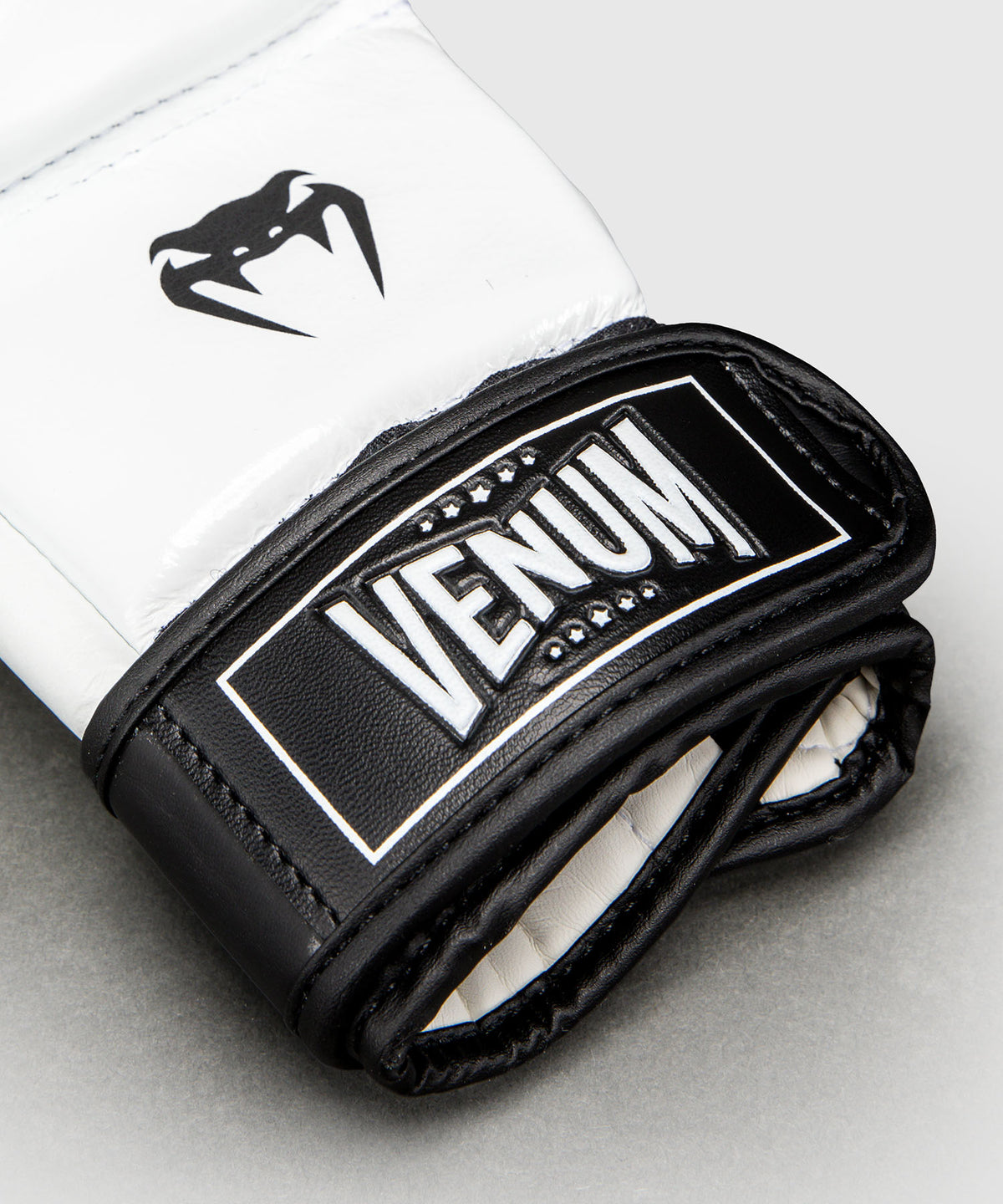 Venum Attack 2.0 Sparringhandschuhe Leder – Schwarz/Weiß